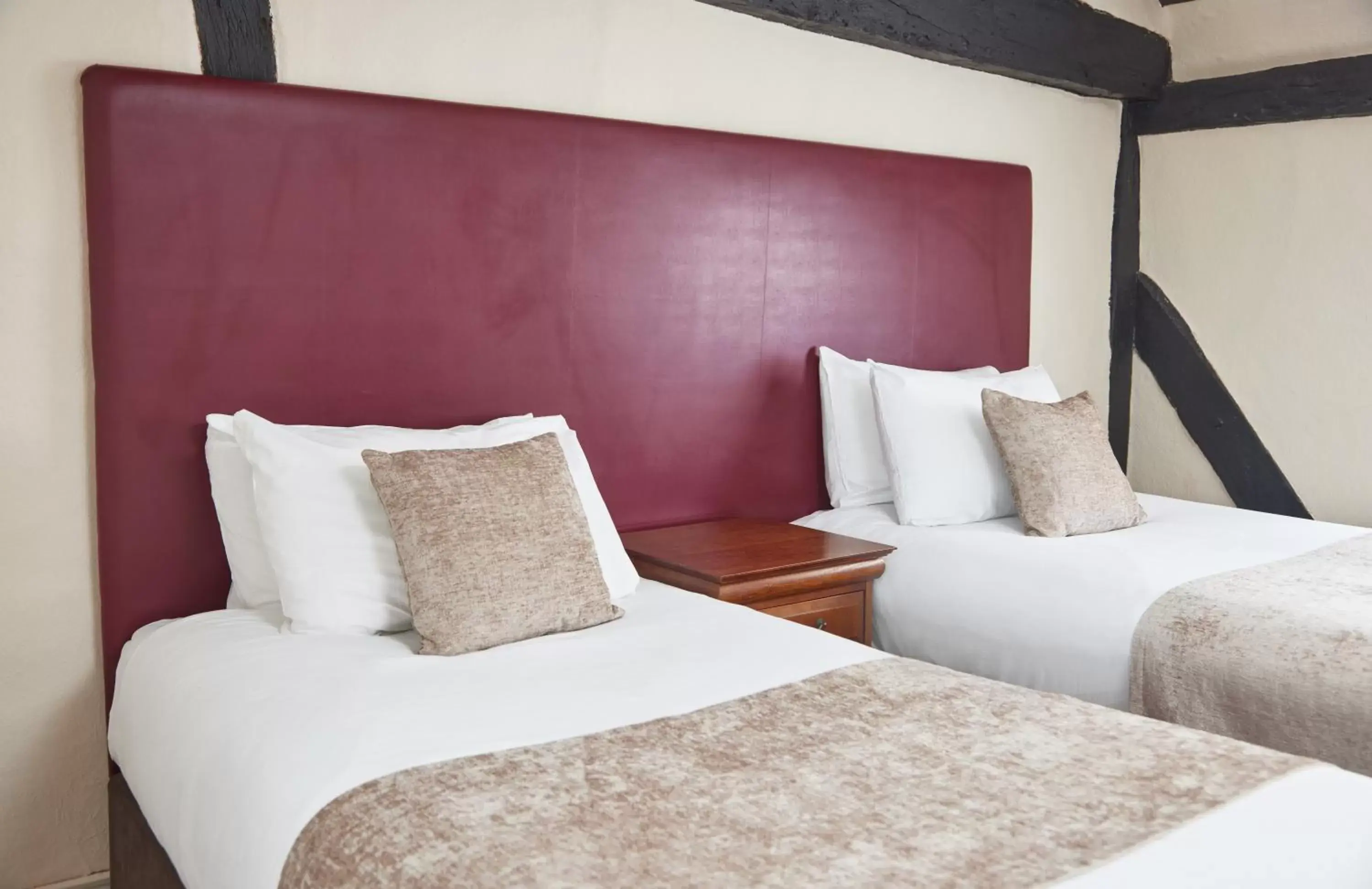 Twin Room in The Bell Hotel Woburn By Greene King Inns Twin Room in The Bell Hotel Woburn By Greene King Inns