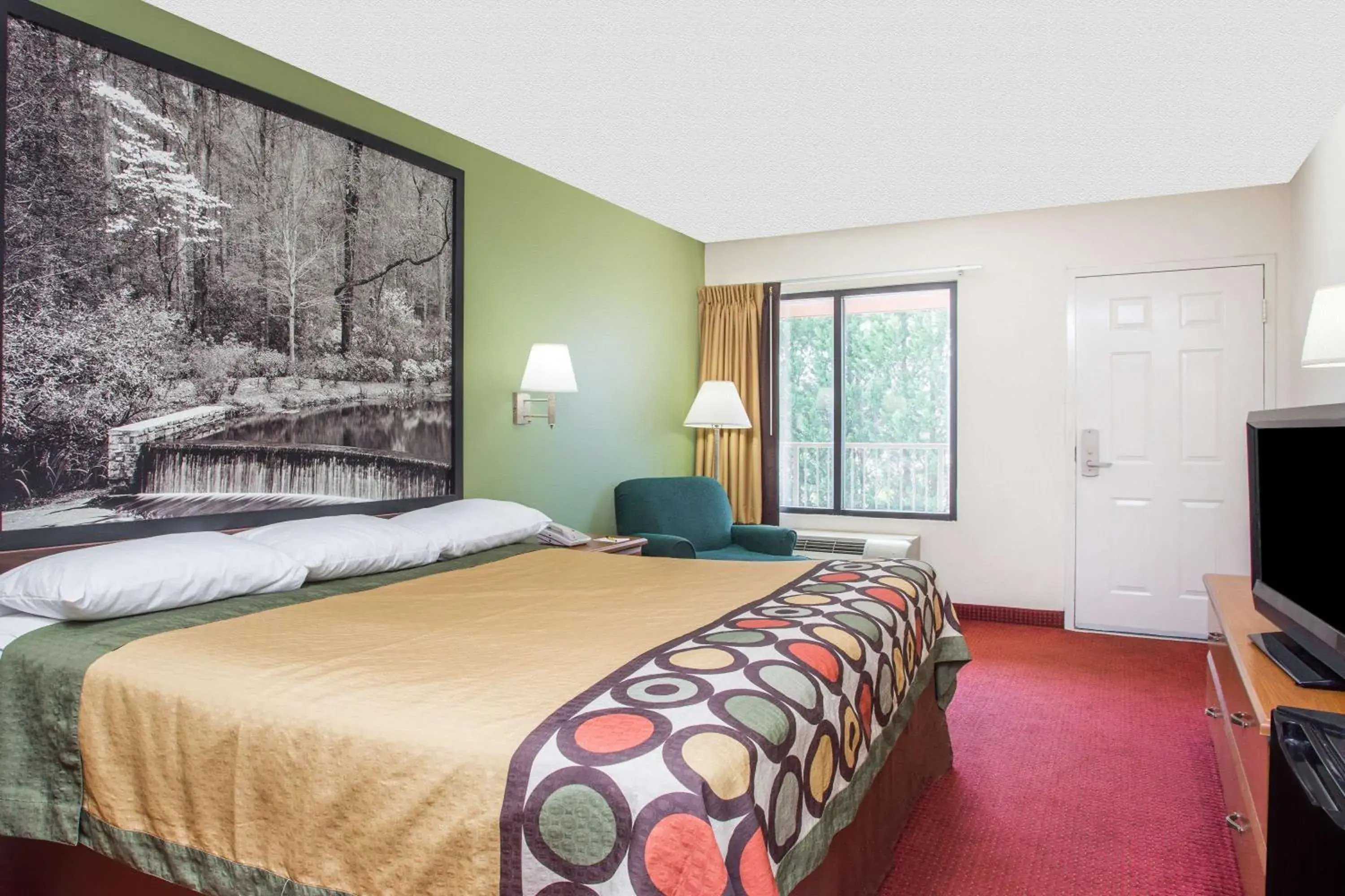 Deluxe King Room - Non-Smoking in Super 8 by Wyndham Lavonia Deluxe King Room - Non-Smoking in Super 8 by Wyndham Lavonia