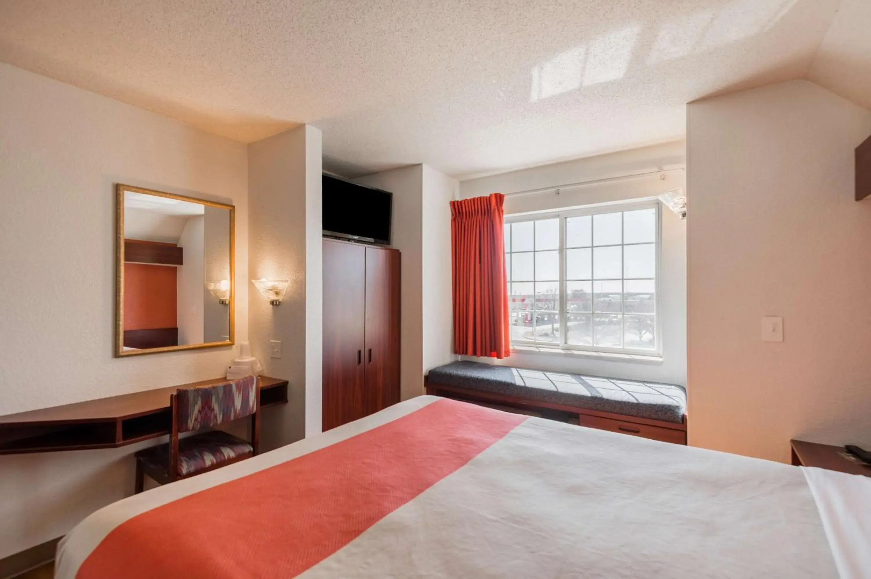 Queen Room - single occupancy - Disability Access - Smoking in Motel 6-Olathe, KS Queen Room - single occupancy - Disability Access - Smoking in Motel 6-Olathe, KS