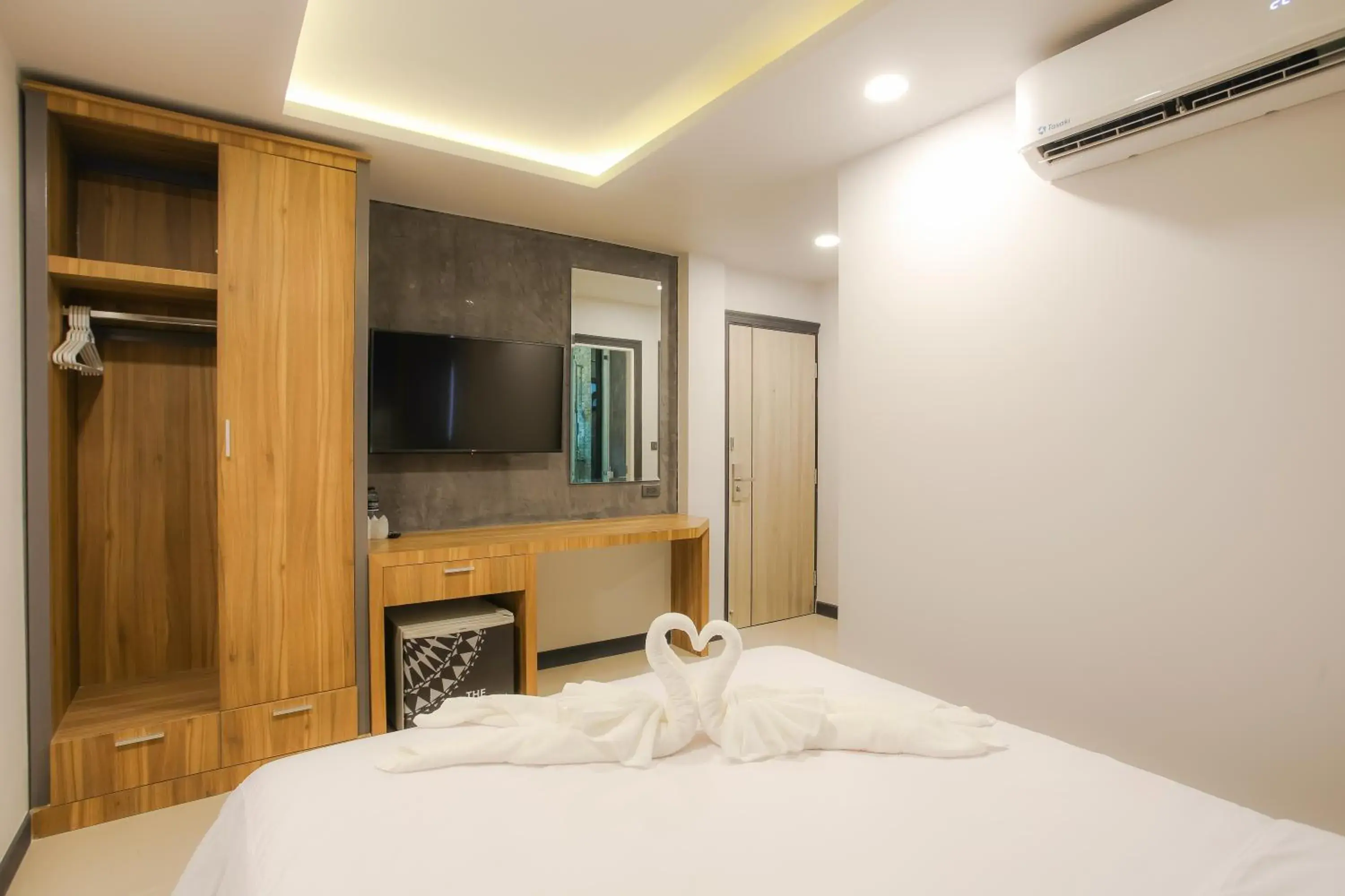 Standard Queen Room in The Mantra Hotel Kata Noi Standard Queen Room in The Mantra Hotel Kata Noi