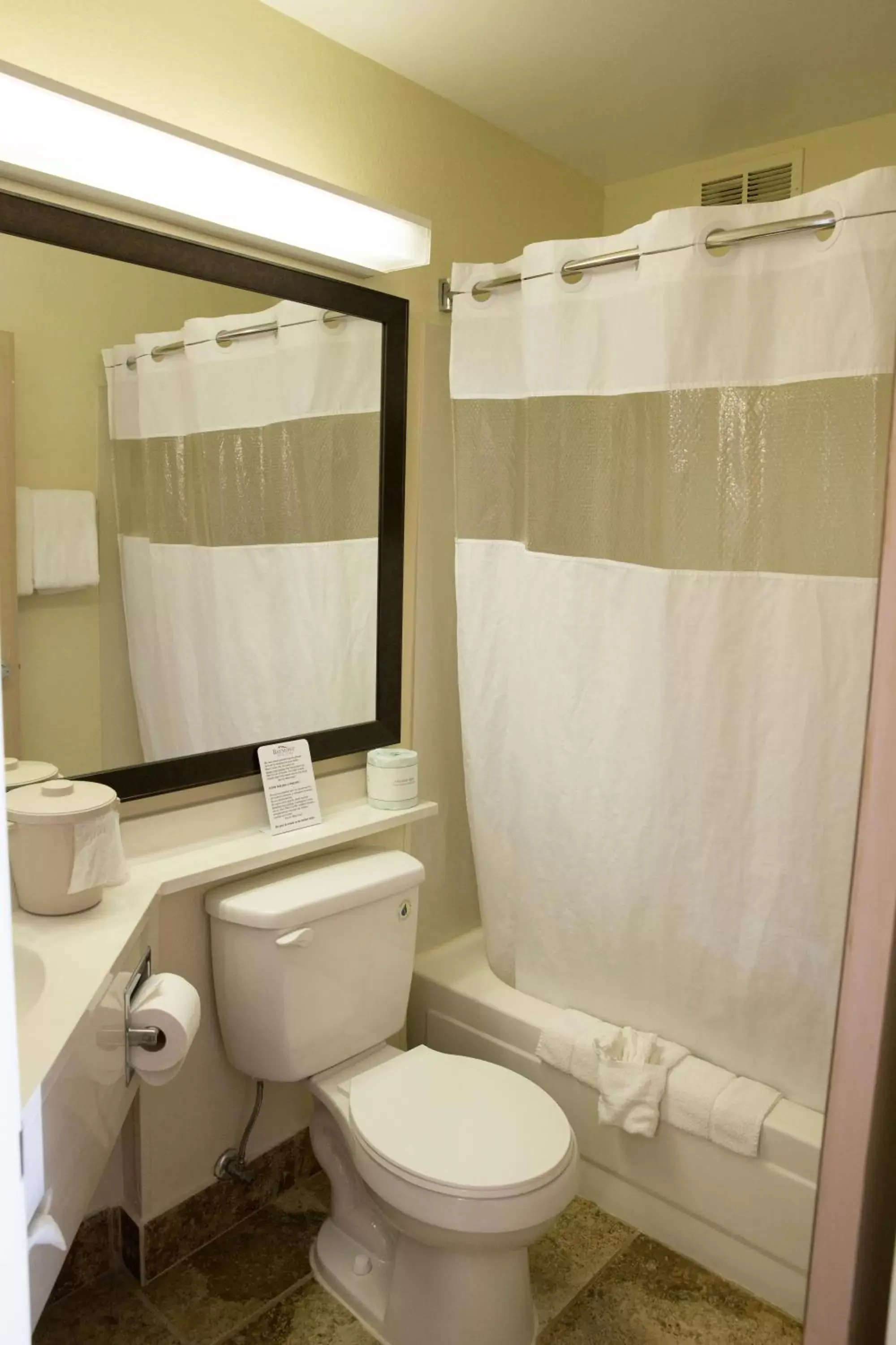 King Room - Non-Smoking in Baymont by Wyndham Louisville East King Room - Non-Smoking in Baymont by Wyndham Louisville East