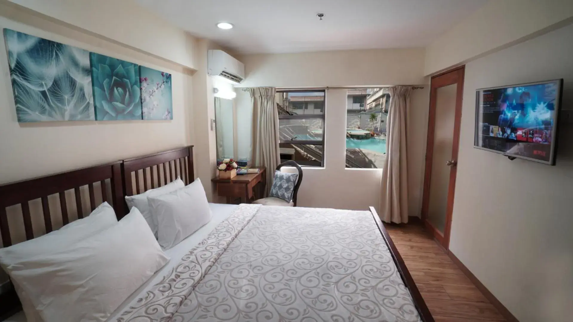 Prestige Poolside in 1775 Adriatico Suites Prestige Poolside in 1775 Adriatico Suites