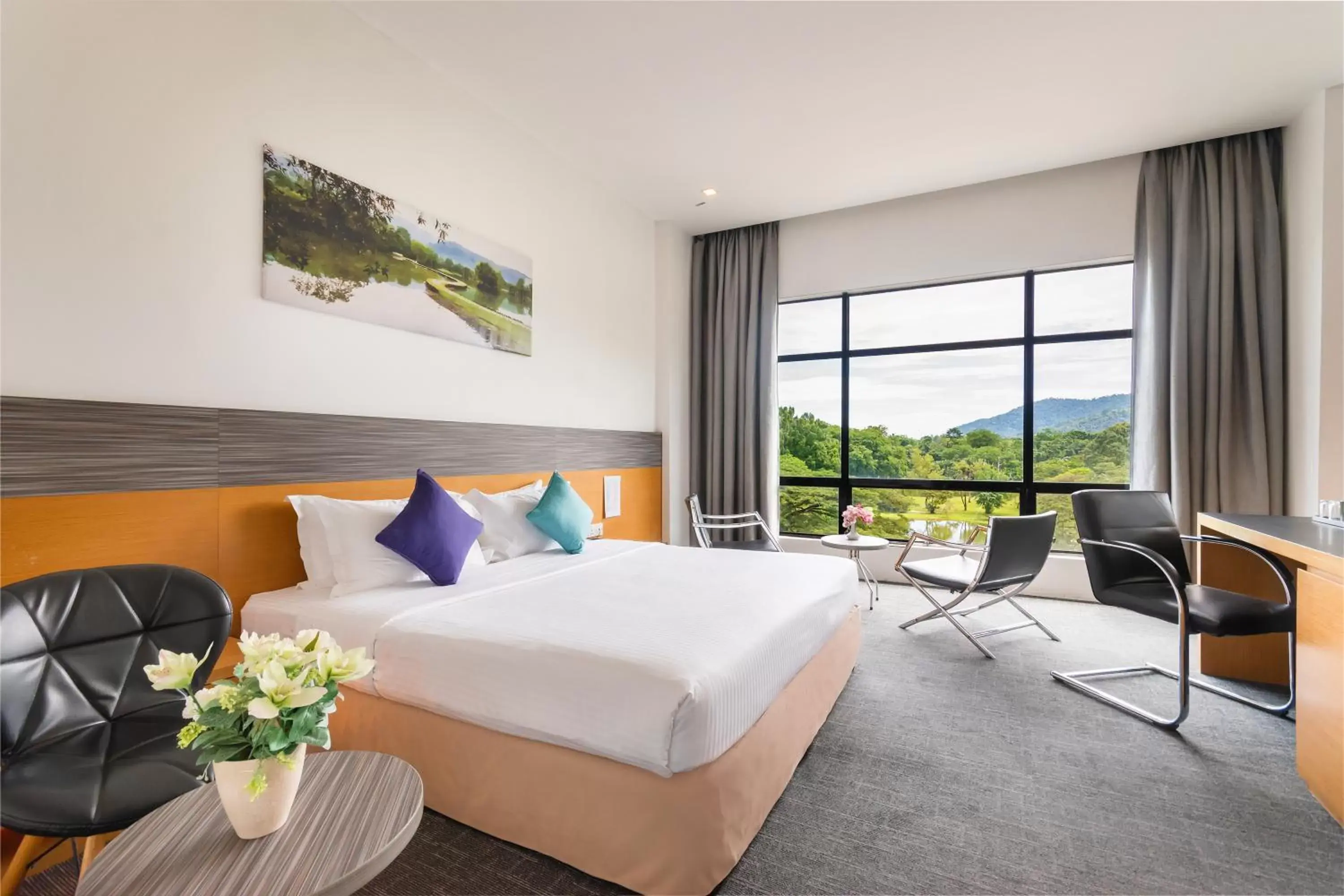 Premier Double Room with Lake View in Flemington Hotel Premier Double Room with Lake View in Flemington Hotel
