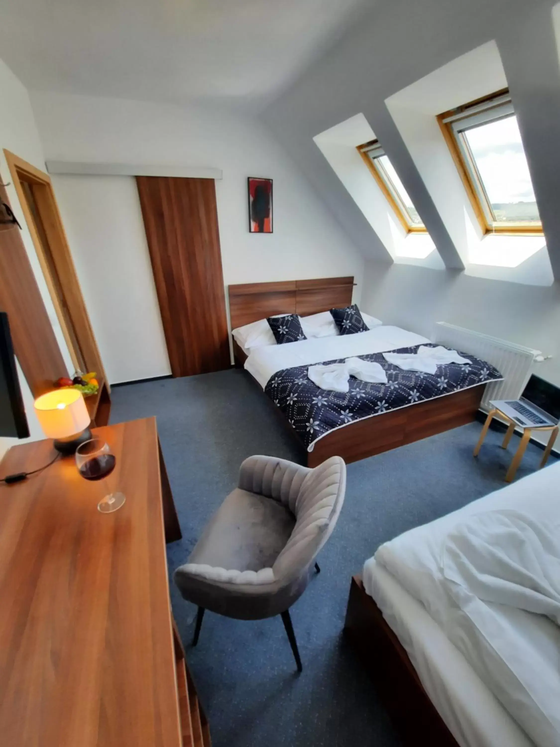 Triple Room with Bath - single occupancy in Hotel Vincent Triple Room with Bath - single occupancy in Hotel Vincent