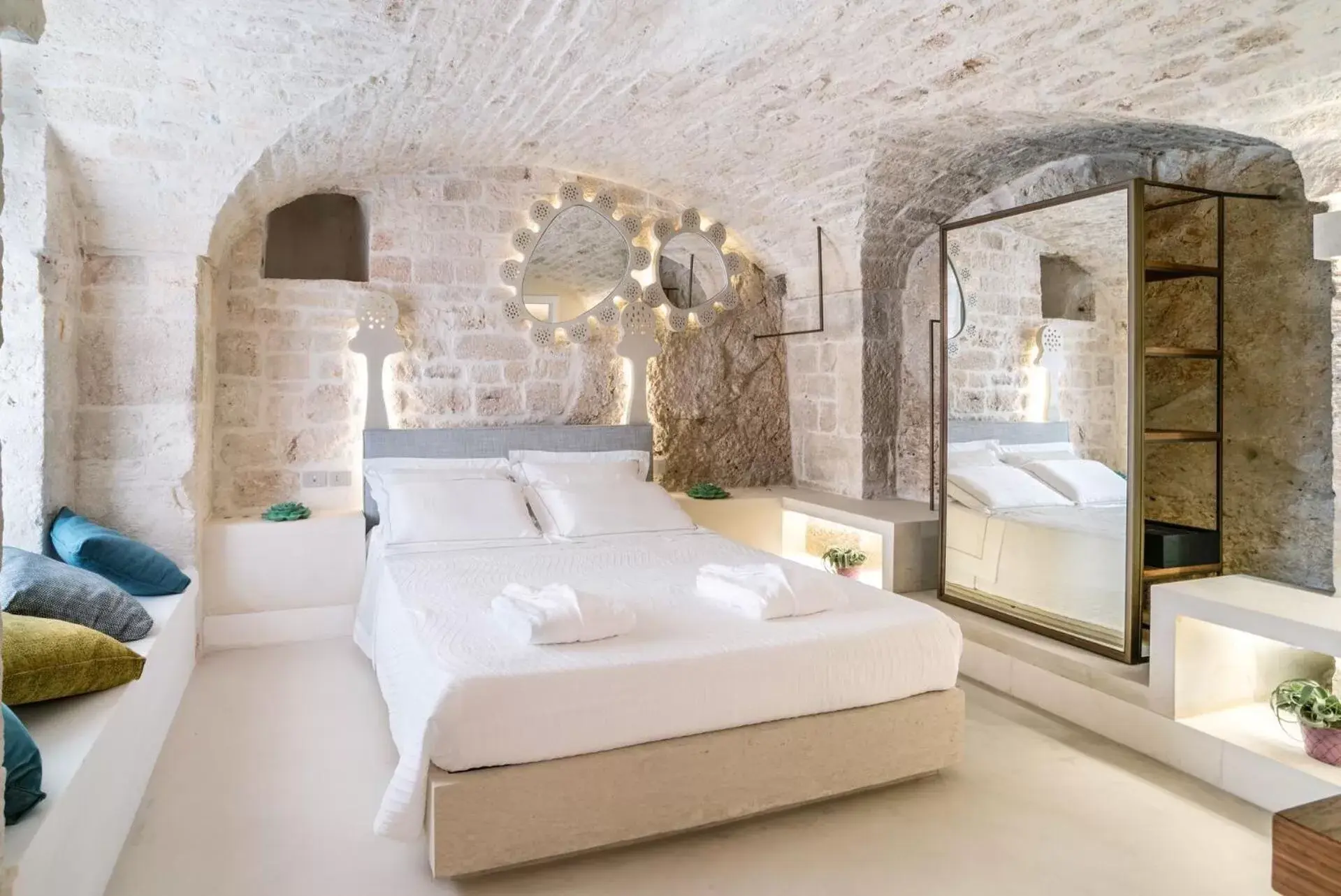 Large Double Room - Cave in Vico Bianco Raro Villas Smart Rooms Collection Large Double Room - Cave in Vico Bianco Raro Villas Smart Rooms Collection