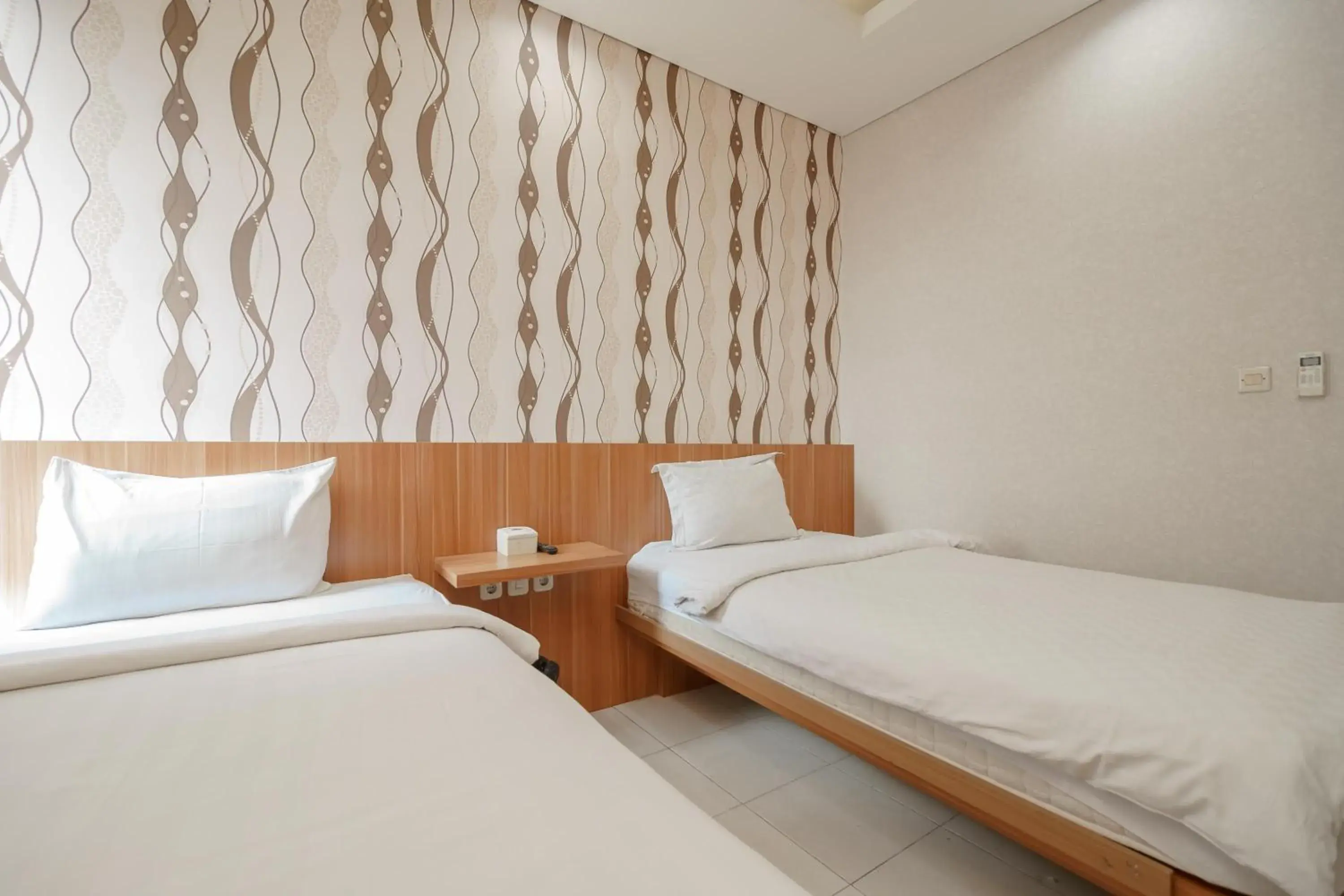 Standard Twin Room - single occupancy in Green Apple Residence near Sarinah Mitra RedDoorz Standard Twin Room - single occupancy in Green Apple Residence near Sarinah Mitra RedDoorz