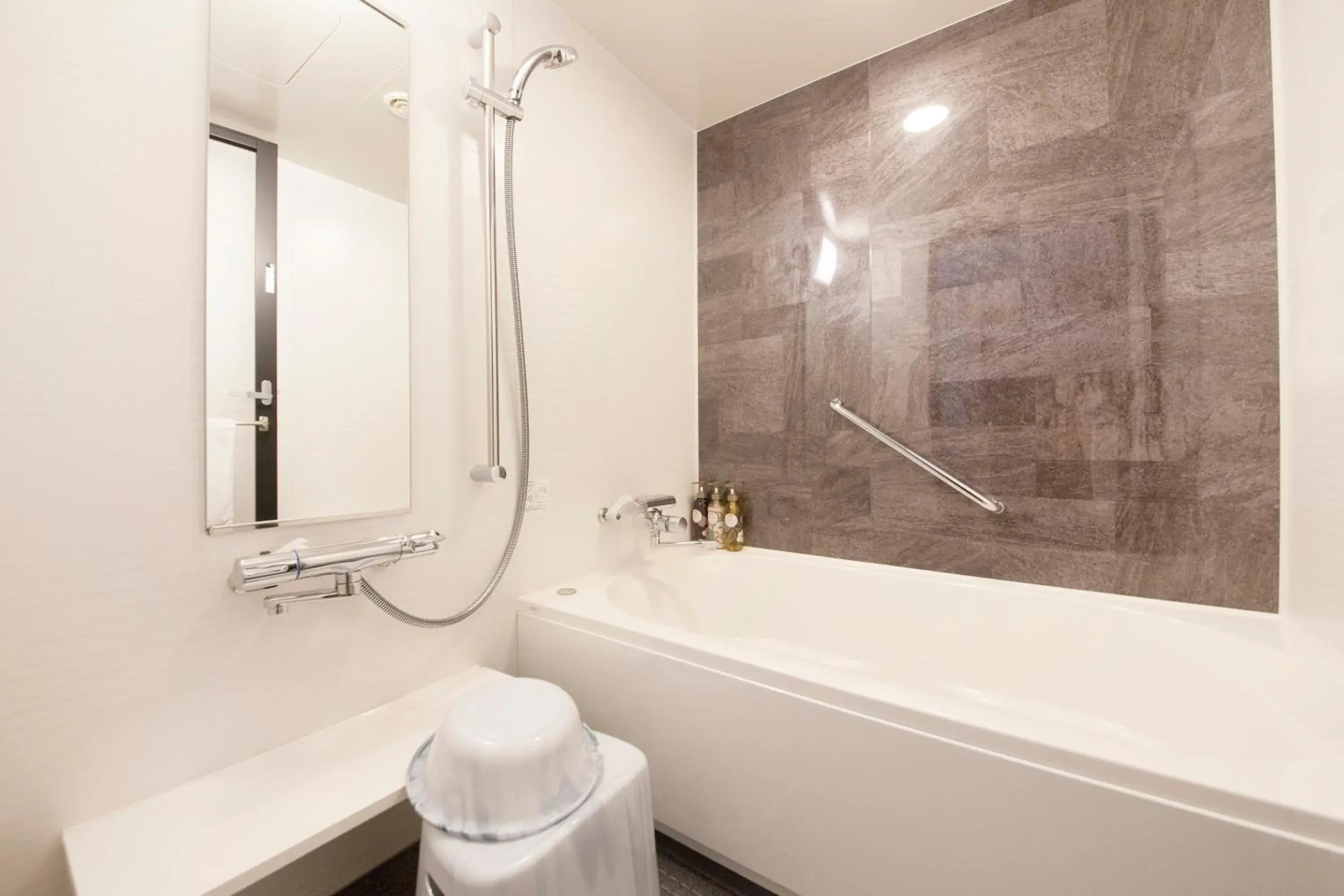 Twin Room with Extra Bed - Non-Smoking in Richmond Hotel Himeji Twin Room with Extra Bed - Non-Smoking in Richmond Hotel Himeji