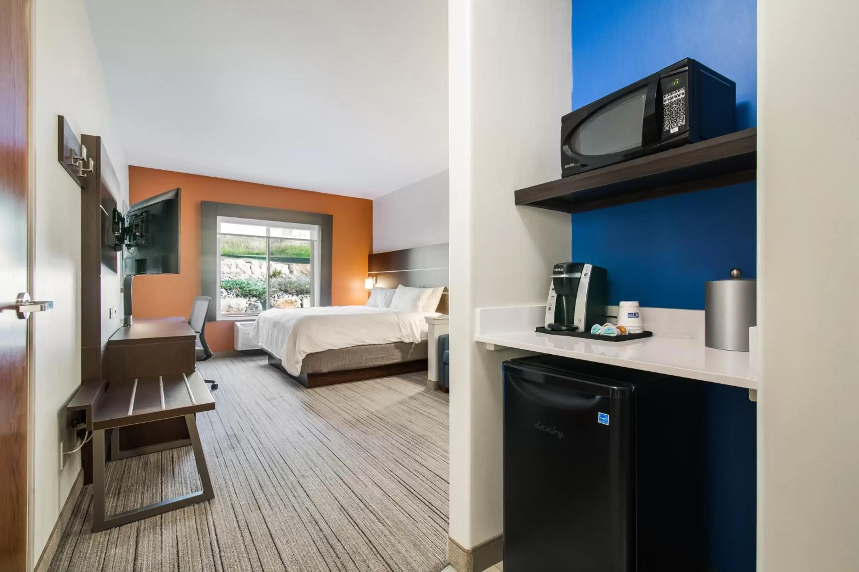 Suite - Non-Smoking in Holiday Inn Express & Suites Custer-Mt Rushmore Suite - Non-Smoking in Holiday Inn Express & Suites Custer-Mt Rushmore