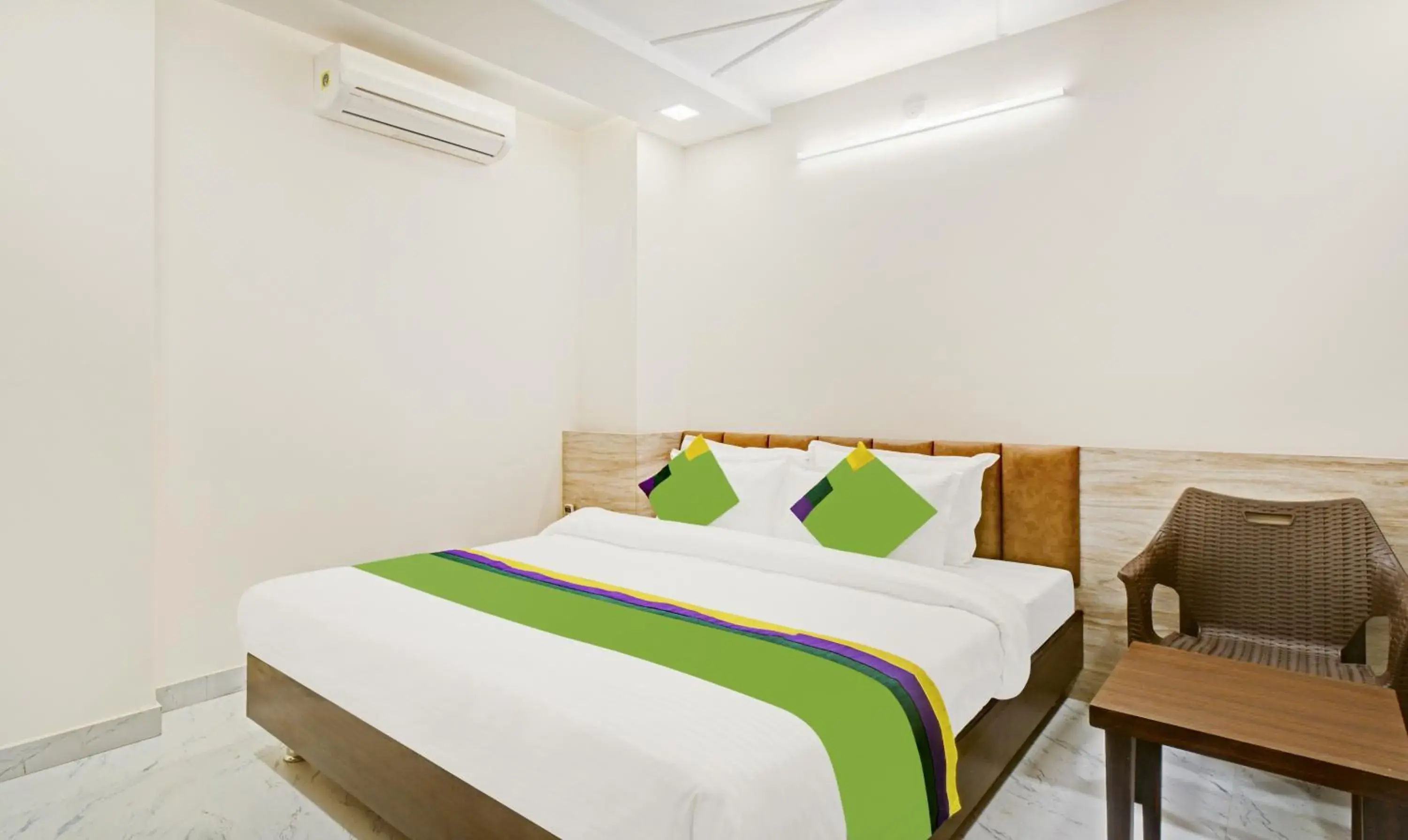 Deluxe Double Room in Treebo Trend Paras Raj Deluxe Double Room in Treebo Trend Paras Raj