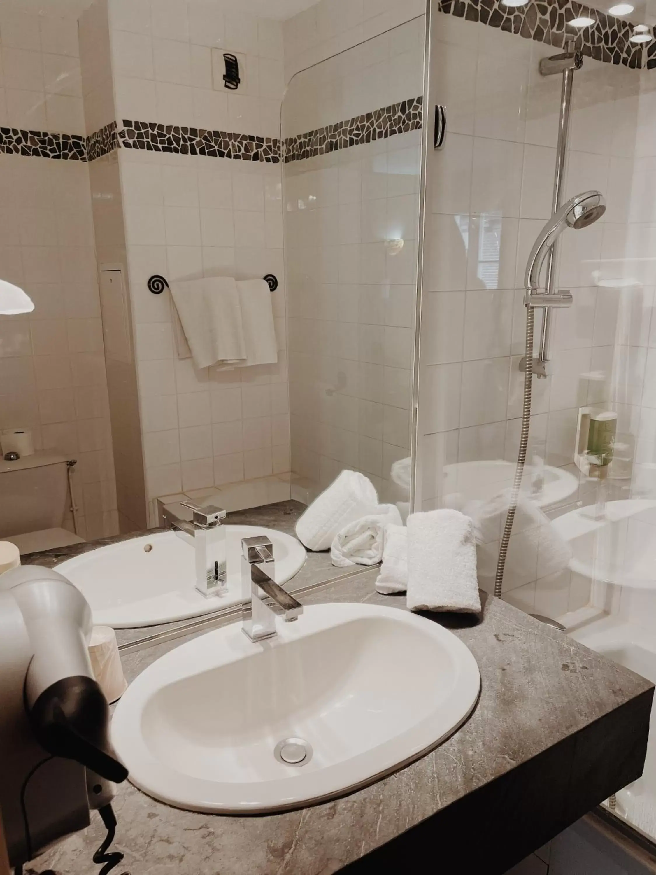 Studio Apartment in Hôtel Les Beaux Arts Studio Apartment in Hôtel Les Beaux Arts