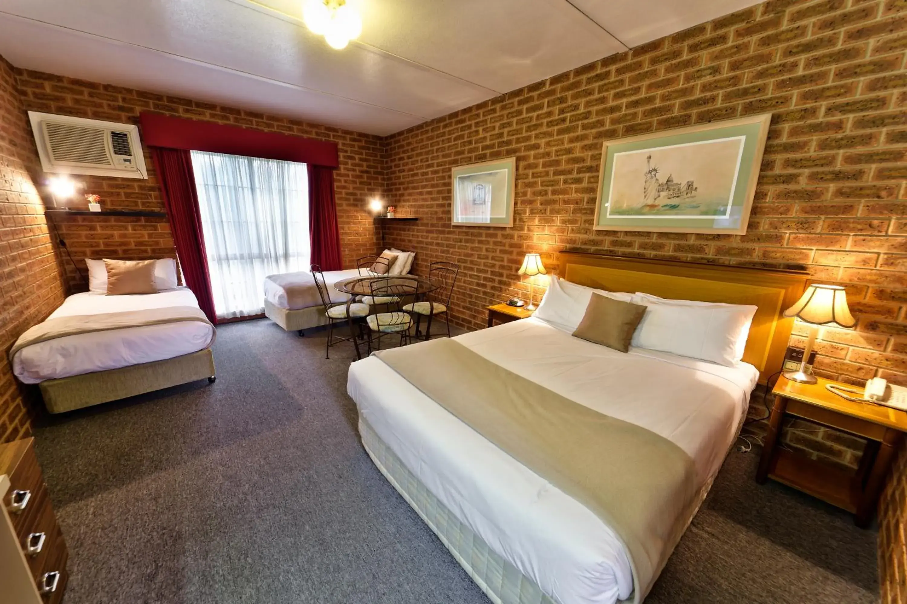 Triple Room in Central Yarrawonga Motor Inn Triple Room in Central Yarrawonga Motor Inn