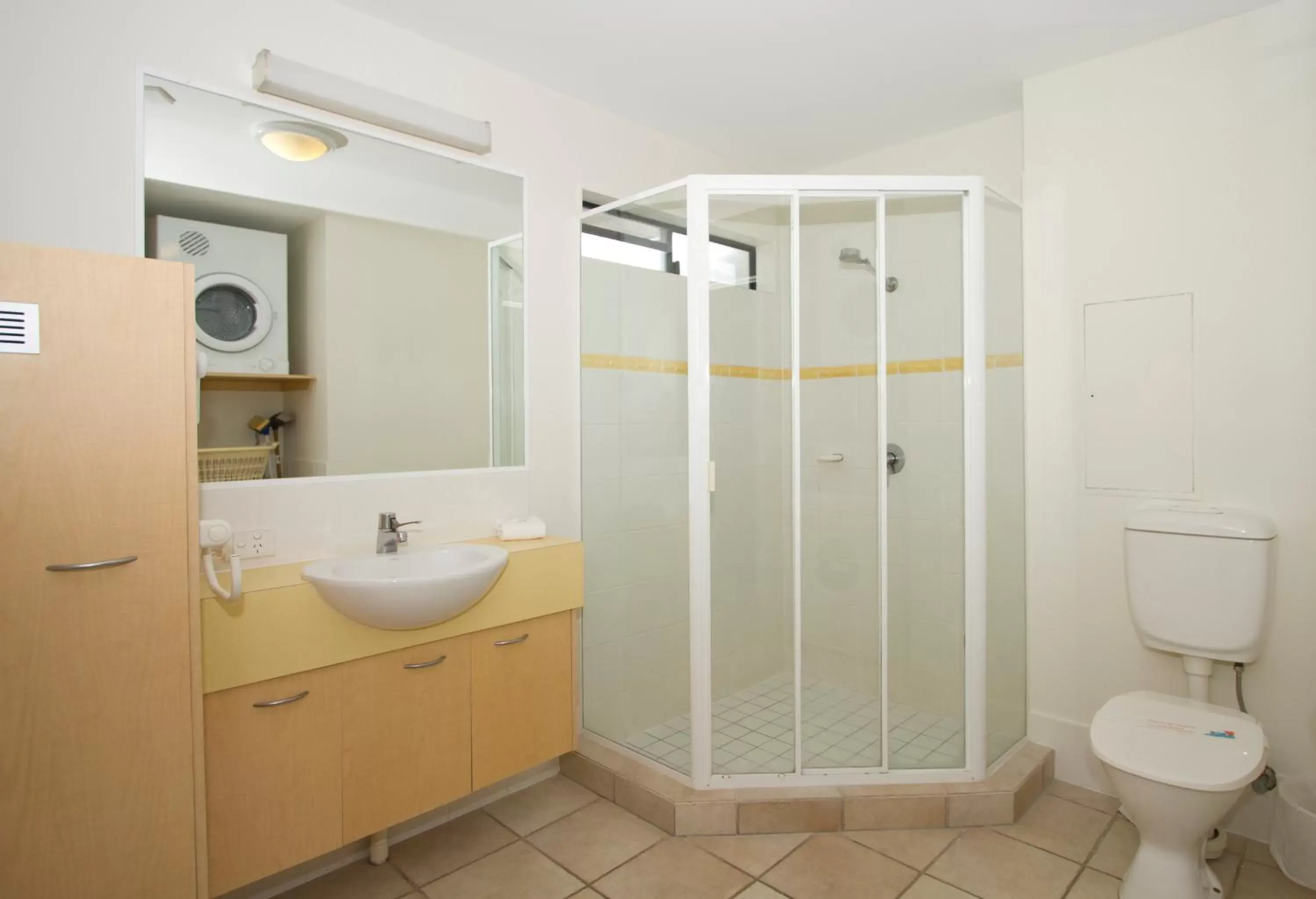 One-Bedroom Apartment with Roof Terrace in The Beach Retreat Coolum One-Bedroom Apartment with Roof Terrace in The Beach Retreat Coolum