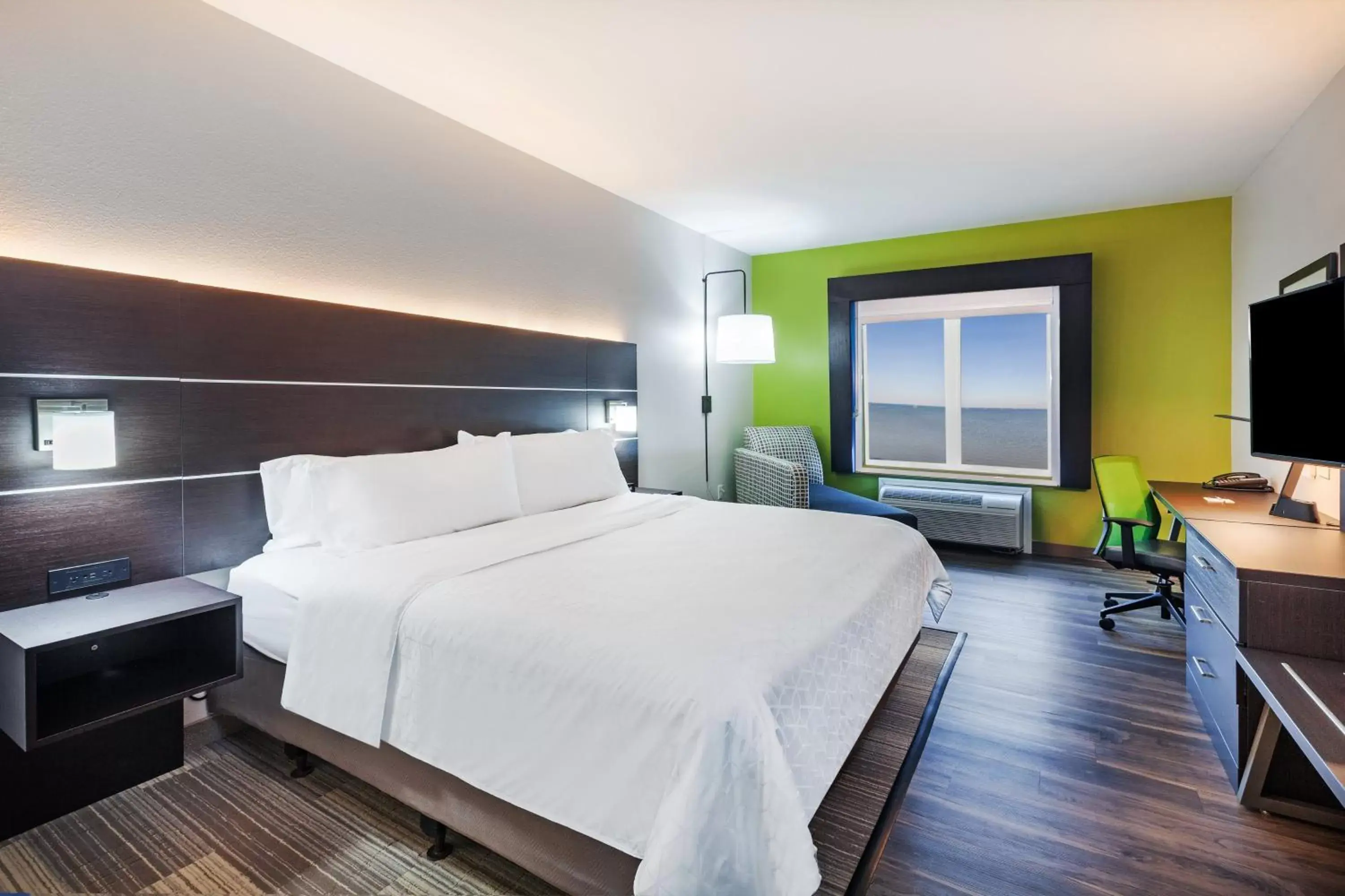 Standard King Room with Bay View in Holiday Inn Express Port Lavaca by IHG Standard King Room with Bay View in Holiday Inn Express Port Lavaca by IHG