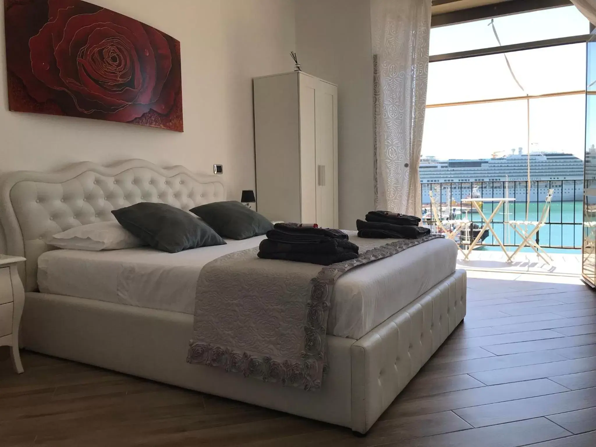 Deluxe Double Room with Balcony and Sea View in B&B Il Veliero Deluxe Double Room with Balcony and Sea View in B&B Il Veliero