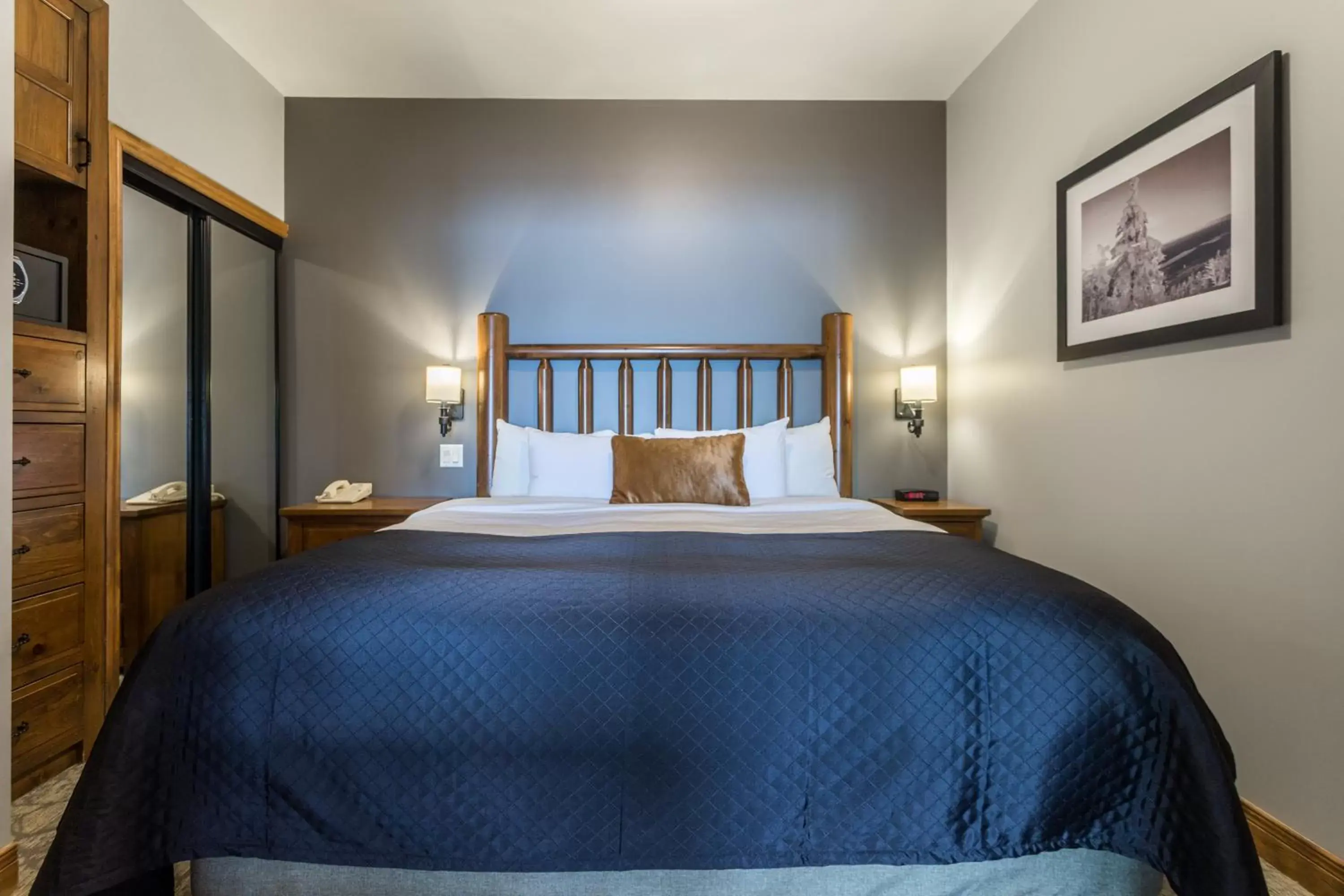 Deluxe Suite (NO PETS ALLOWED) in Le Grand Lodge Mont Tremblant Deluxe Suite (NO PETS ALLOWED) in Le Grand Lodge Mont Tremblant