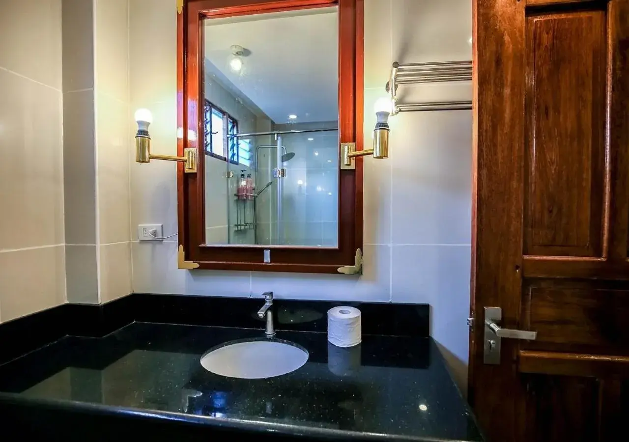 Oceanview Family Room Premiere in Doublegem Beach Resort and Hotel Oceanview Family Room Premiere in Doublegem Beach Resort and Hotel