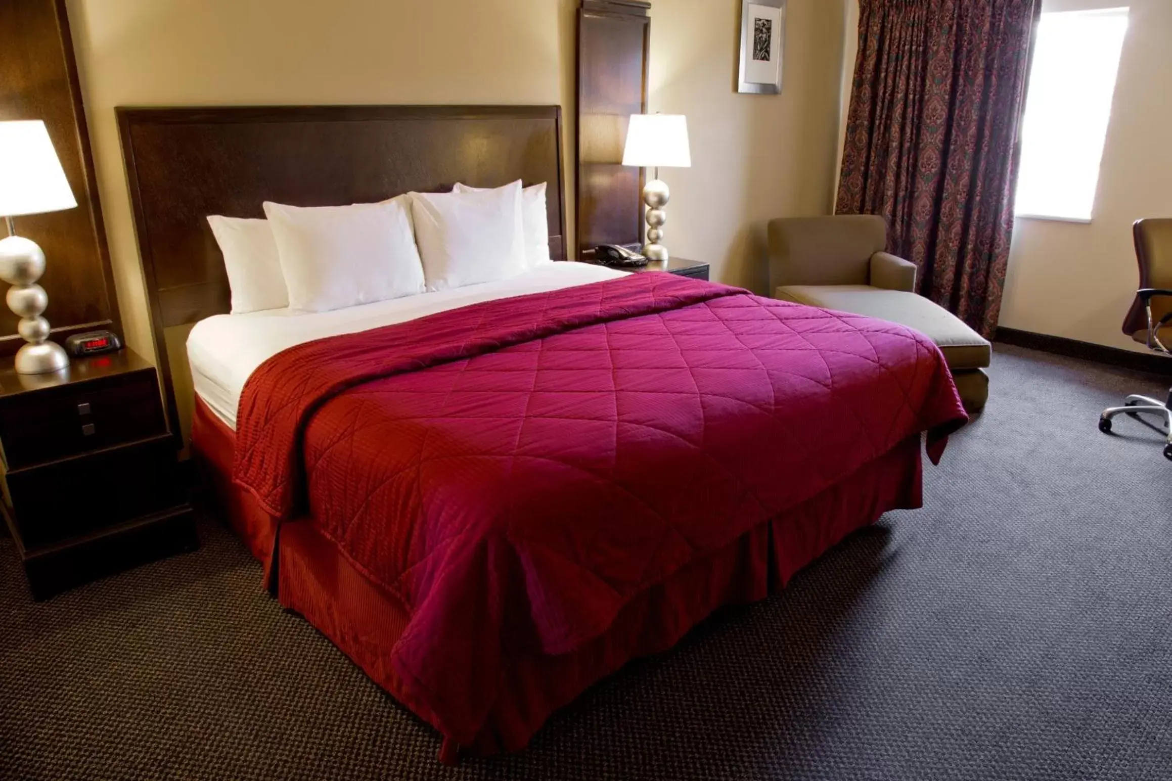 Standard King Room - Non-Smoking in Cedars Inn Standard King Room - Non-Smoking in Cedars Inn