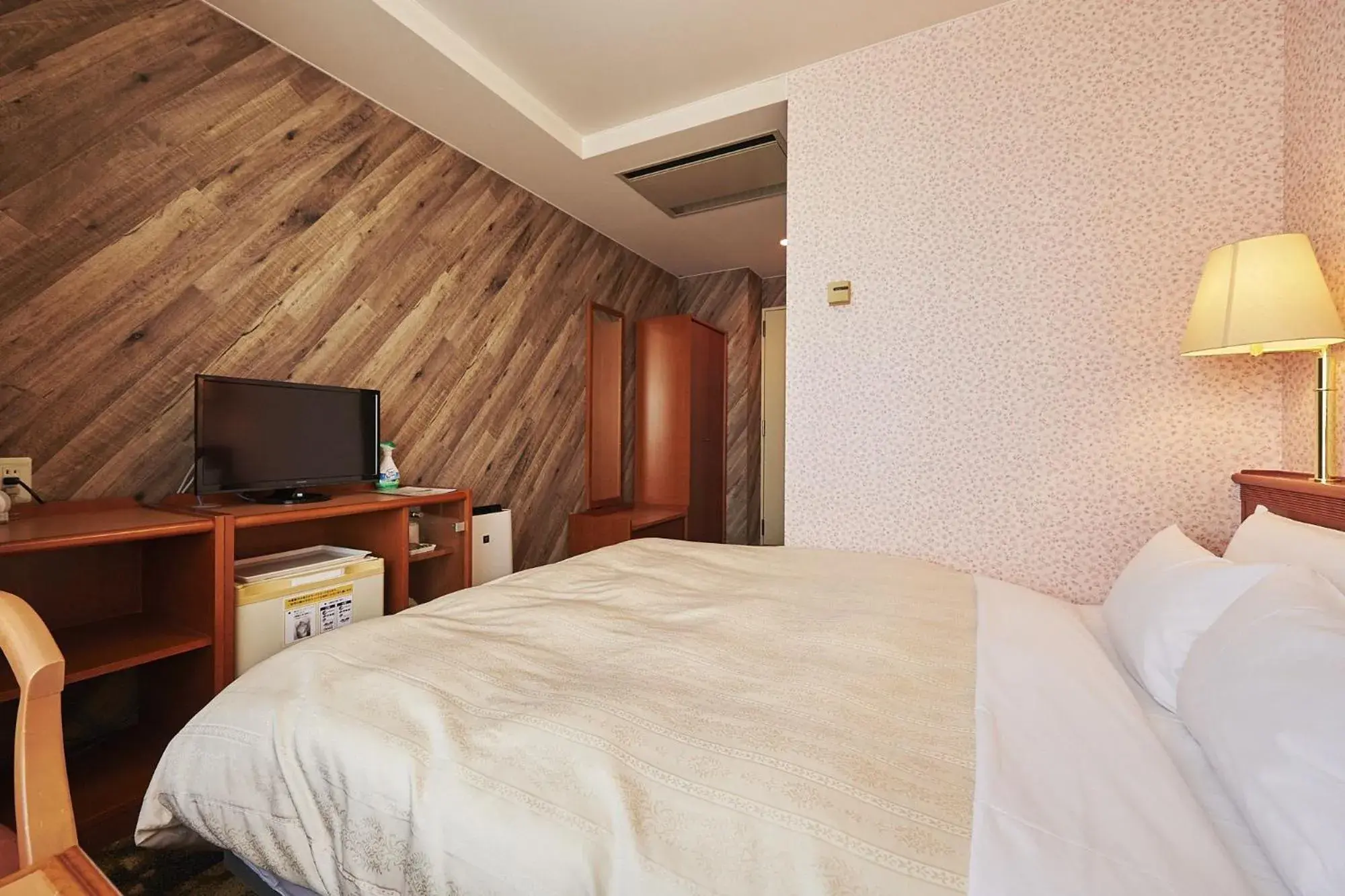 Standard Double Room - Non-Smoking in Annex Royal Hotel Standard Double Room - Non-Smoking in Annex Royal Hotel