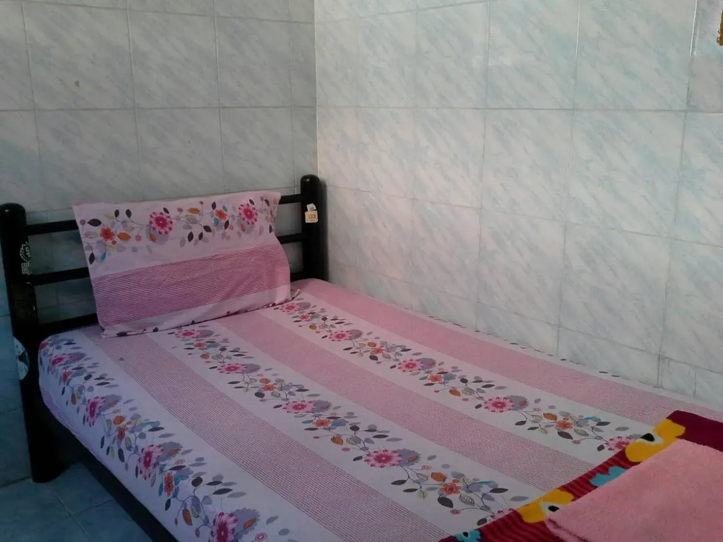 Budget Single Room in New Central Guesthouse Budget Single Room in New Central Guesthouse