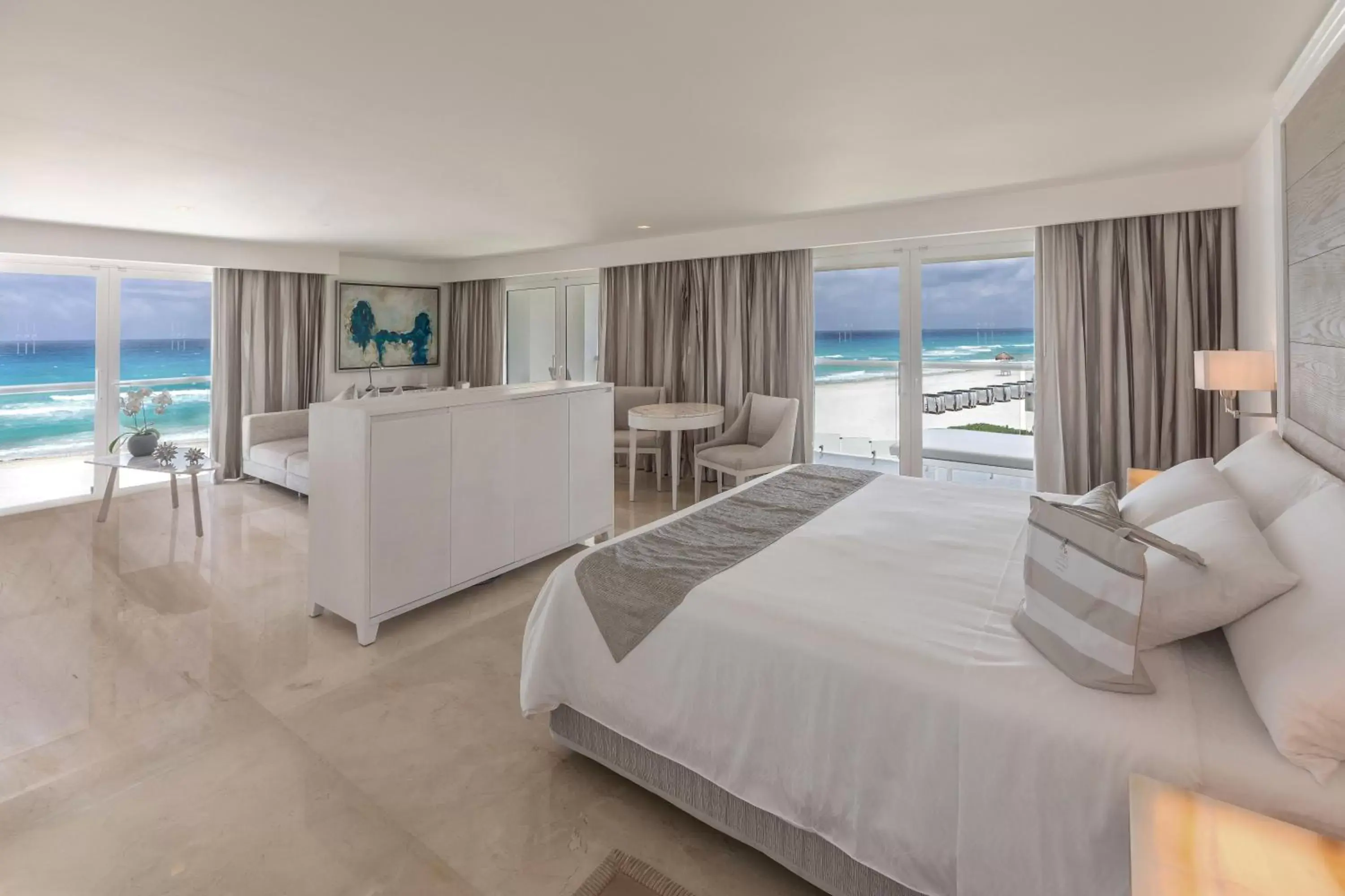 Royale Governor Suite Ocean Front - King Size Bed in Le Blanc Spa Resort Cancun - Adults Only - All-Inclusive Royale Governor Suite Ocean Front - King Size Bed in Le Blanc Spa Resort Cancun - Adults Only - All-Inclusive