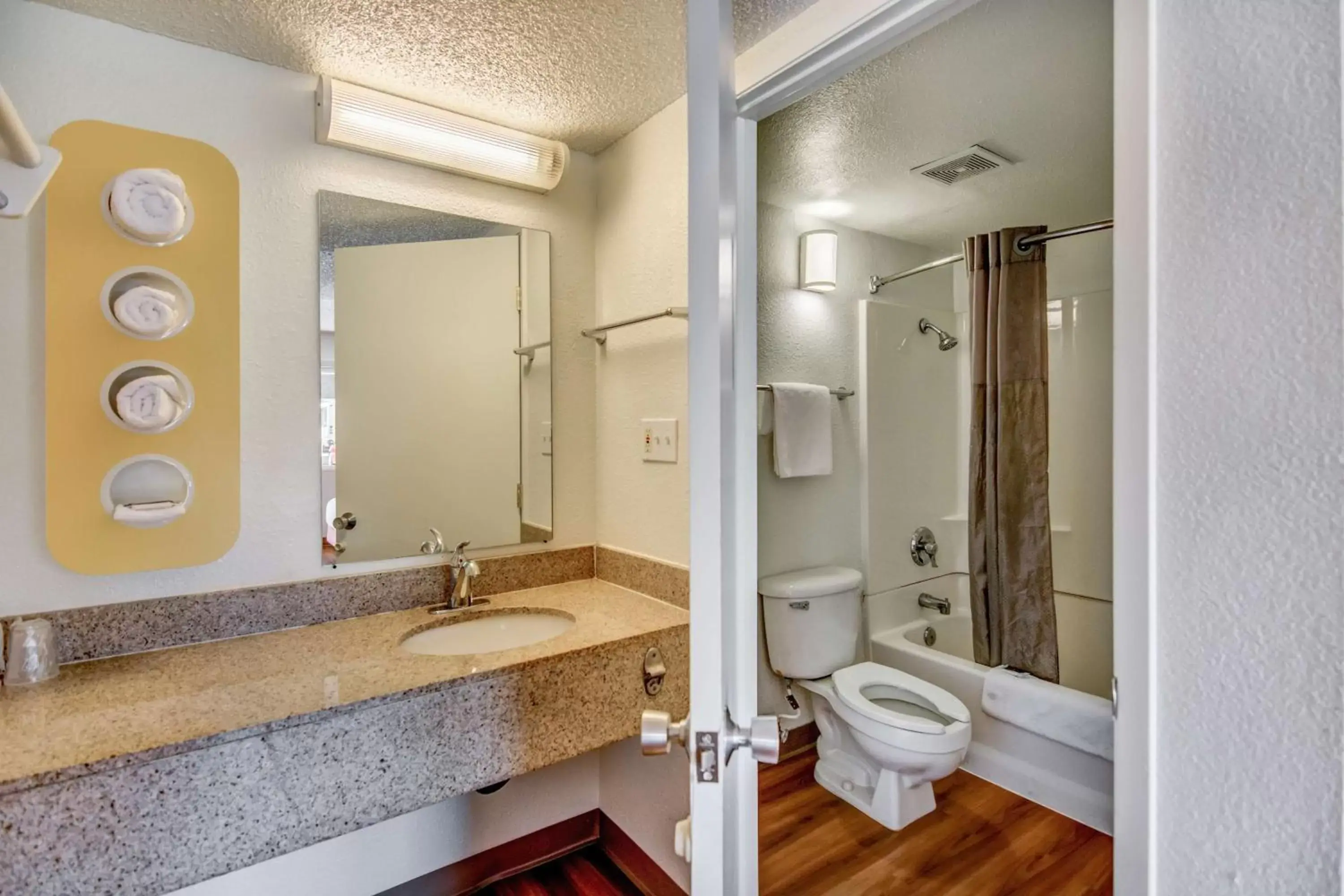 Deluxe Quadruple Room in Motel 6-Stockton, CA - North Deluxe Quadruple Room in Motel 6-Stockton, CA - North