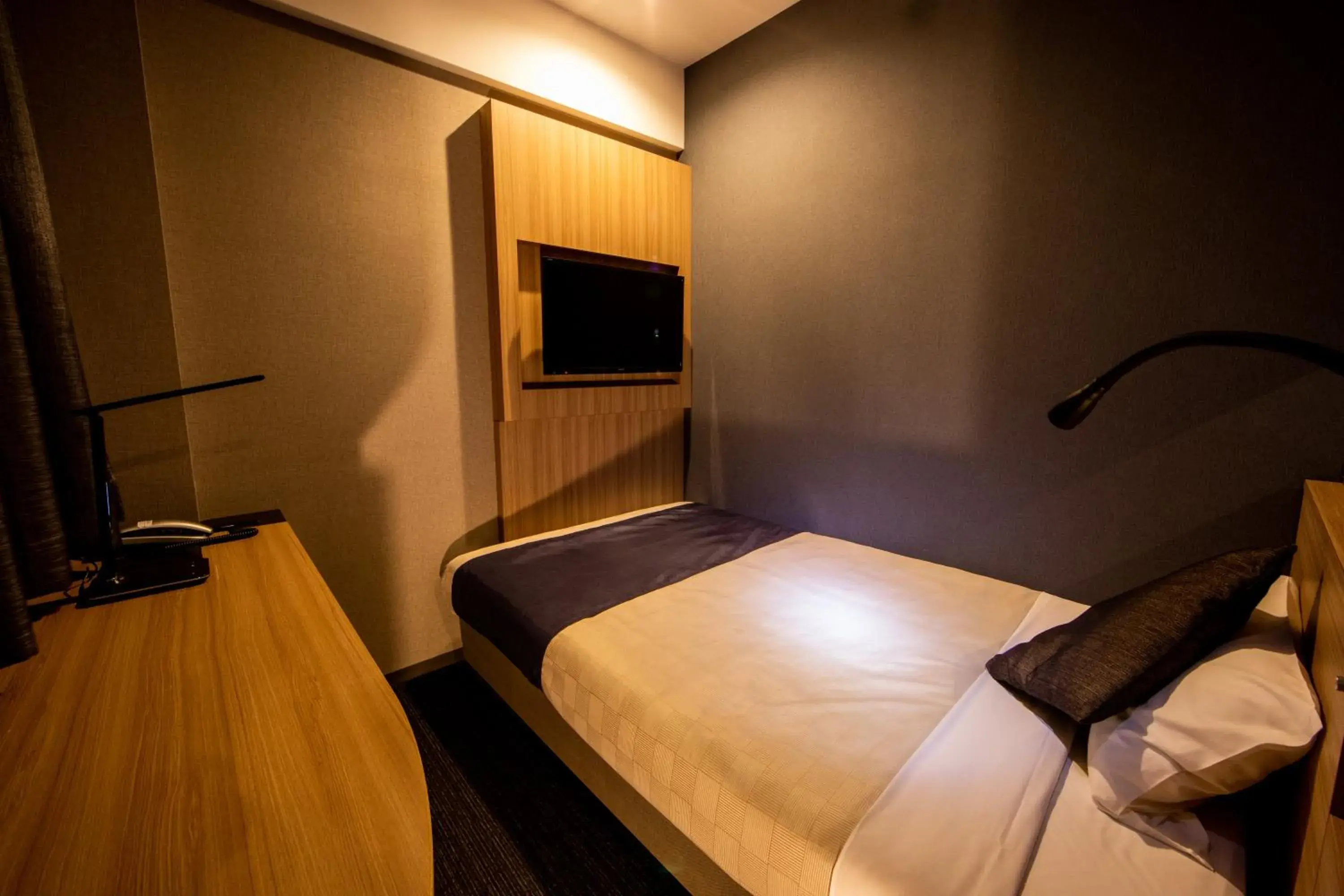 Standard Single Room - Non-Smoking in Quintessa Hotel Osaka Shinsaibashi Comic & Books Standard Single Room - Non-Smoking in Quintessa Hotel Osaka Shinsaibashi Comic & Books