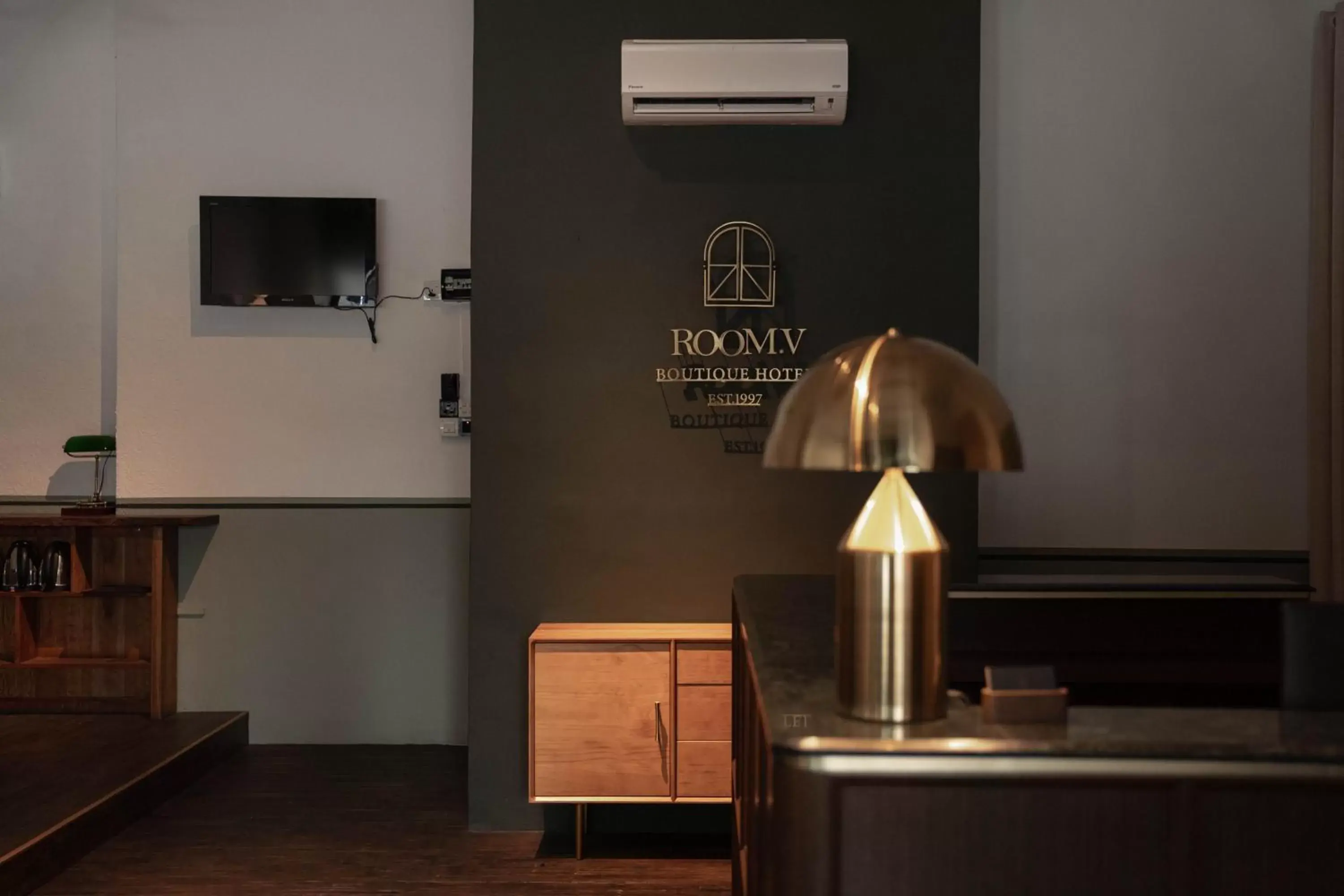 Room V Jalan Sultanah Near Bus Stop Batu Pahat Room V Jalan Sultanah Near Bus Stop Batu Pahat