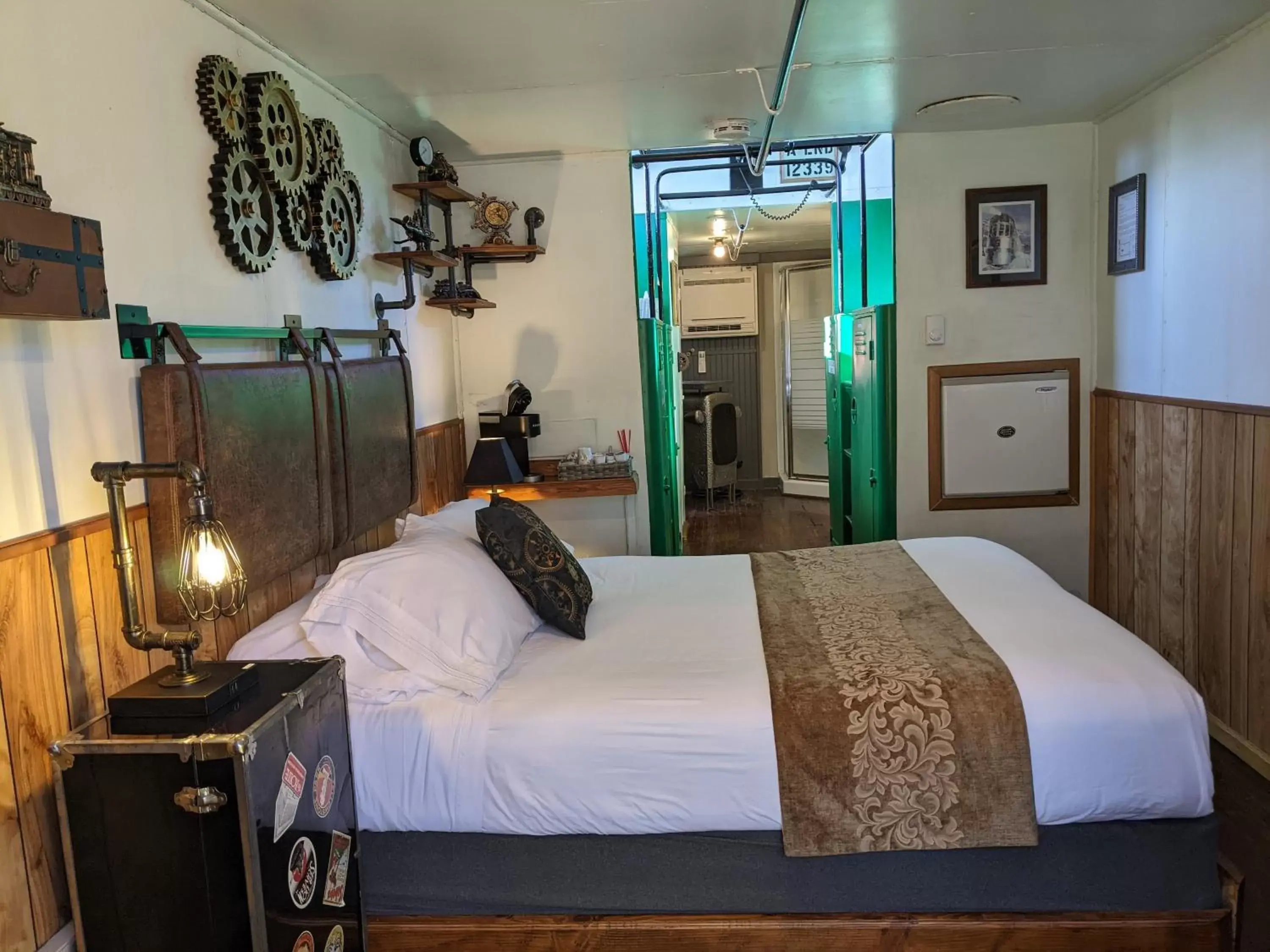 "Steampunk Train" - Queen Studio Private Caboose in Olympic Railway Inn "Steampunk Train" - Queen Studio Private Caboose in Olympic Railway Inn