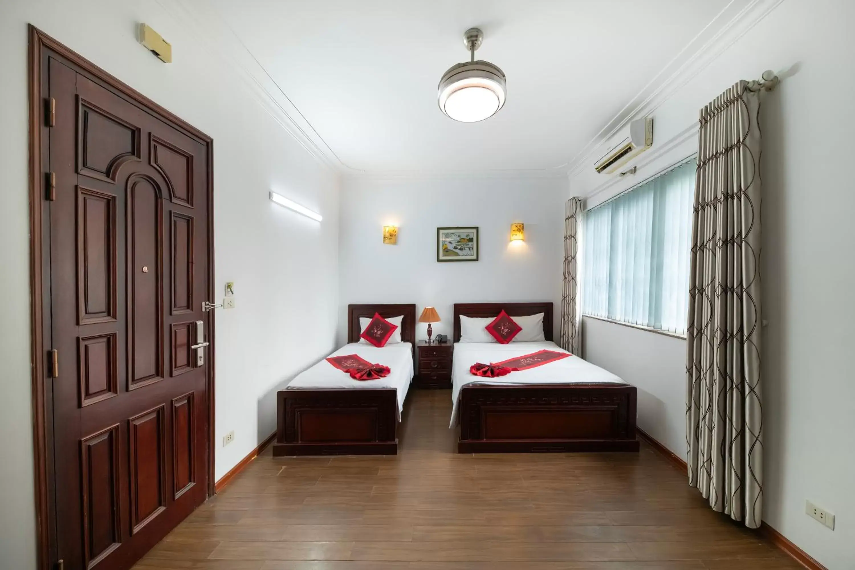 Triple Room in Phoenix Legend Hotel Triple Room in Phoenix Legend Hotel