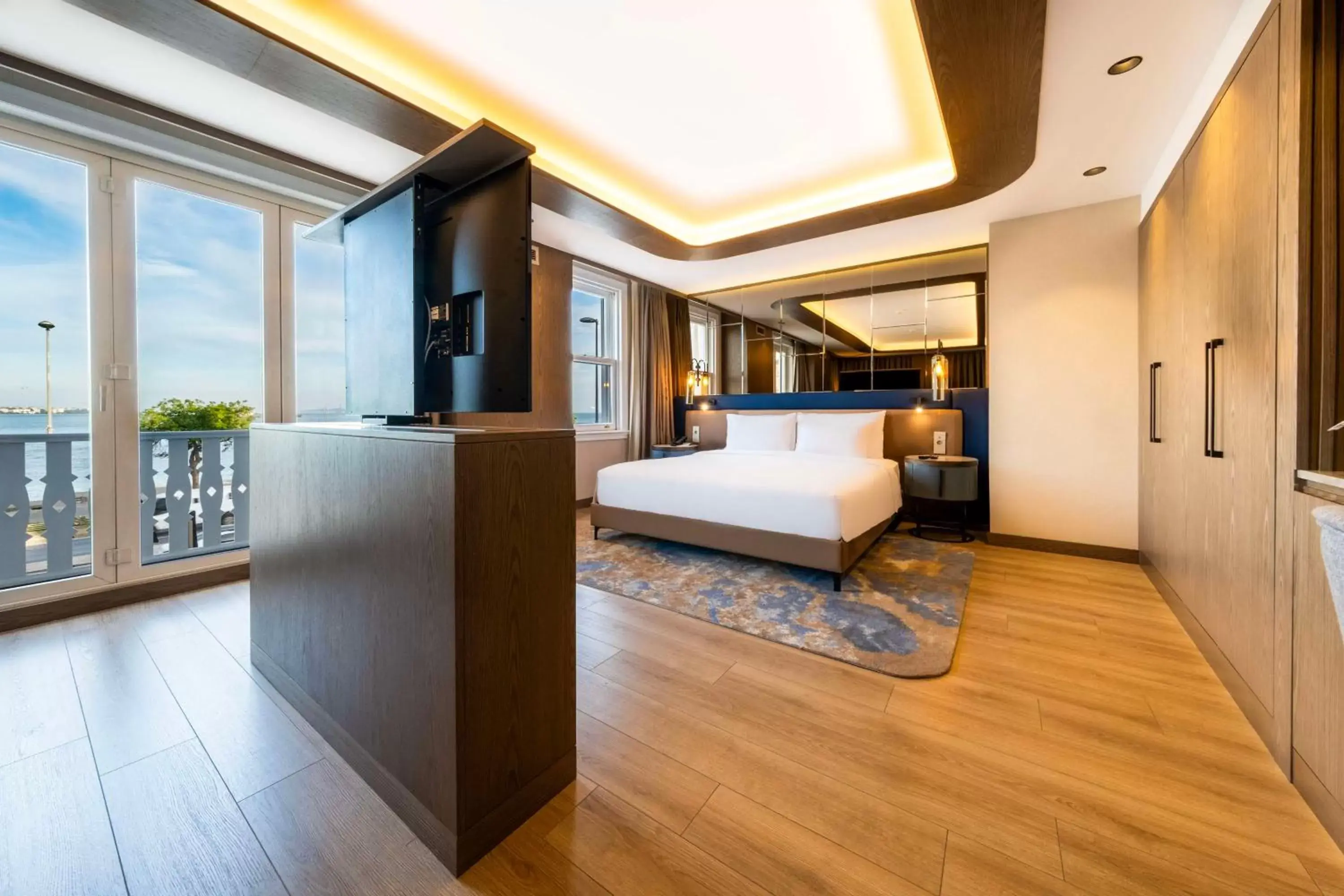 Suite with Balcony and Sea View - Non-Smoking in Radisson Hotel Istanbul Sultanahmet Suite with Balcony and Sea View - Non-Smoking in Radisson Hotel Istanbul Sultanahmet