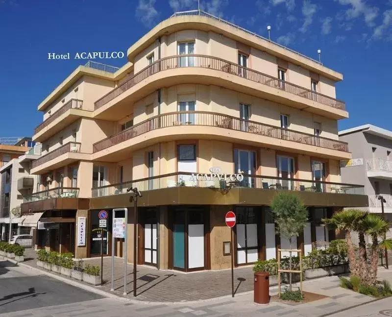 Property Building in Hotel Acapulco Property Building in Hotel Acapulco