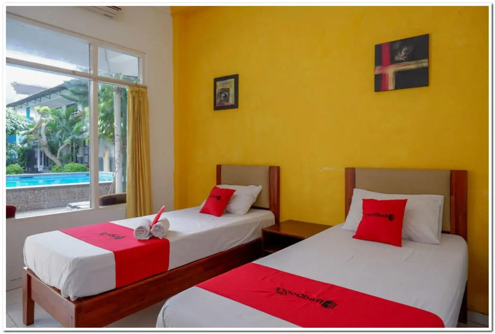 Twin Room in RedDoorz @ Prawirotaman Twin Room in RedDoorz @ Prawirotaman