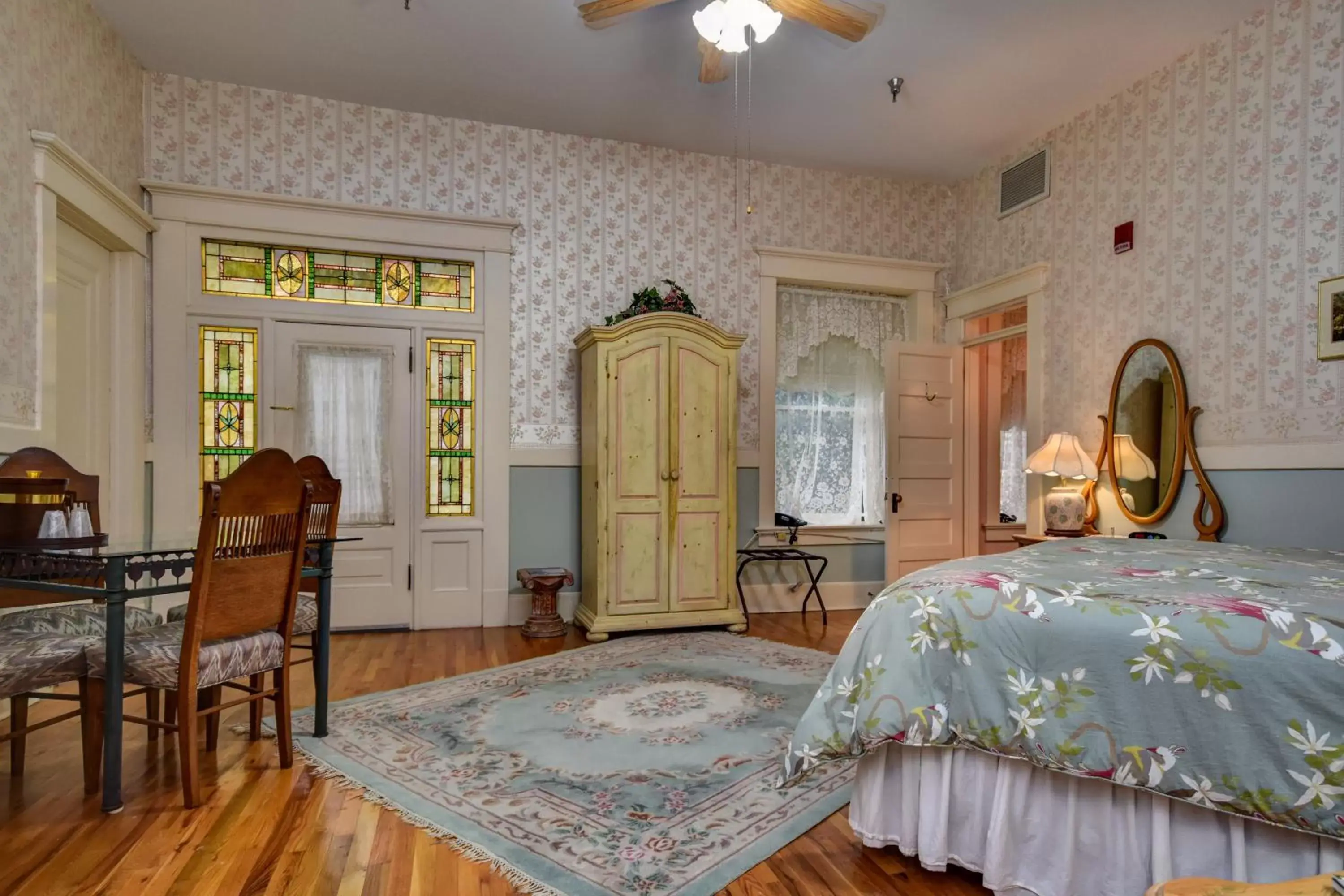 King Suite in The Mansion at Elfindale King Suite in The Mansion at Elfindale