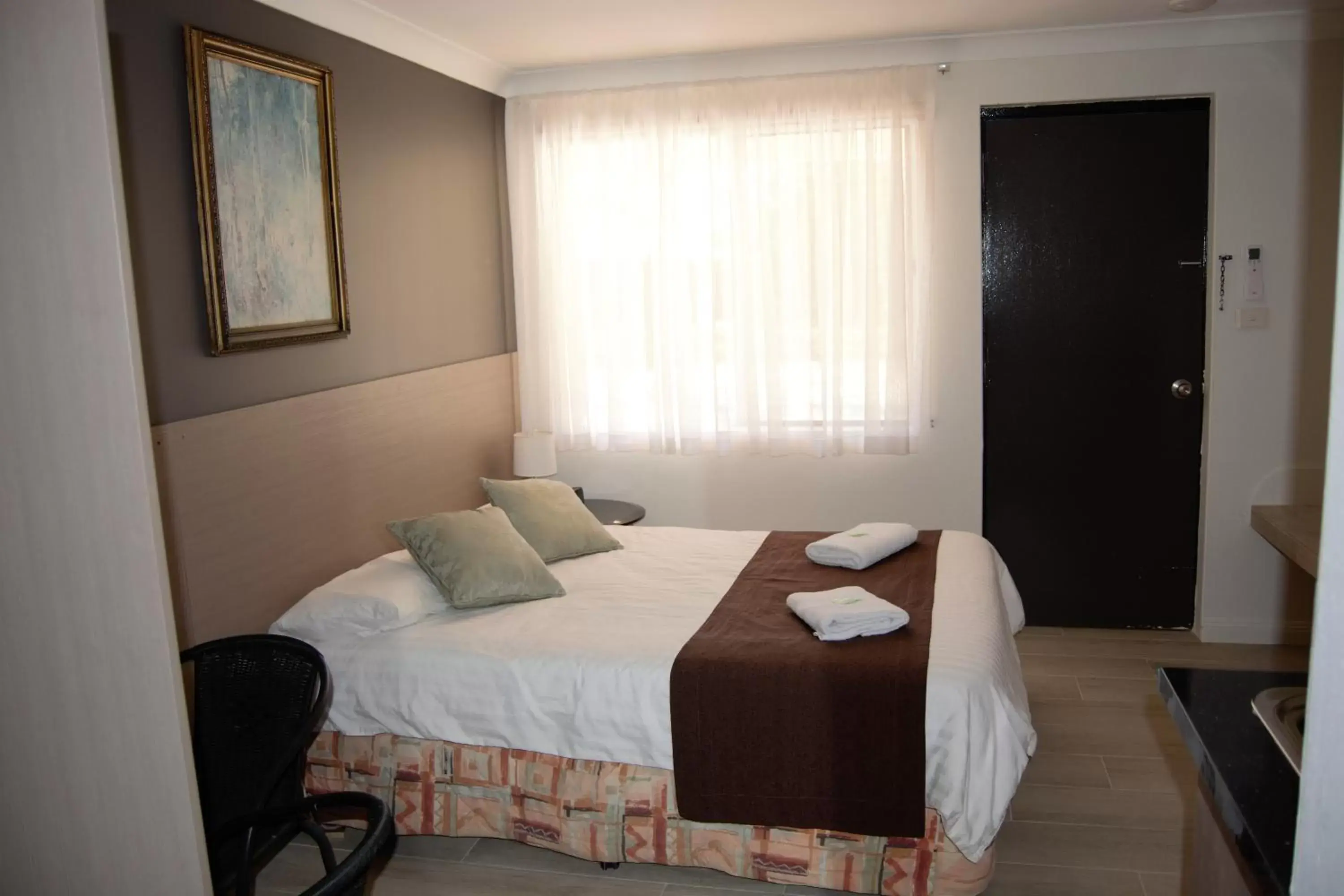 Standard Triple Room in Civic Motor Inn Standard Triple Room in Civic Motor Inn