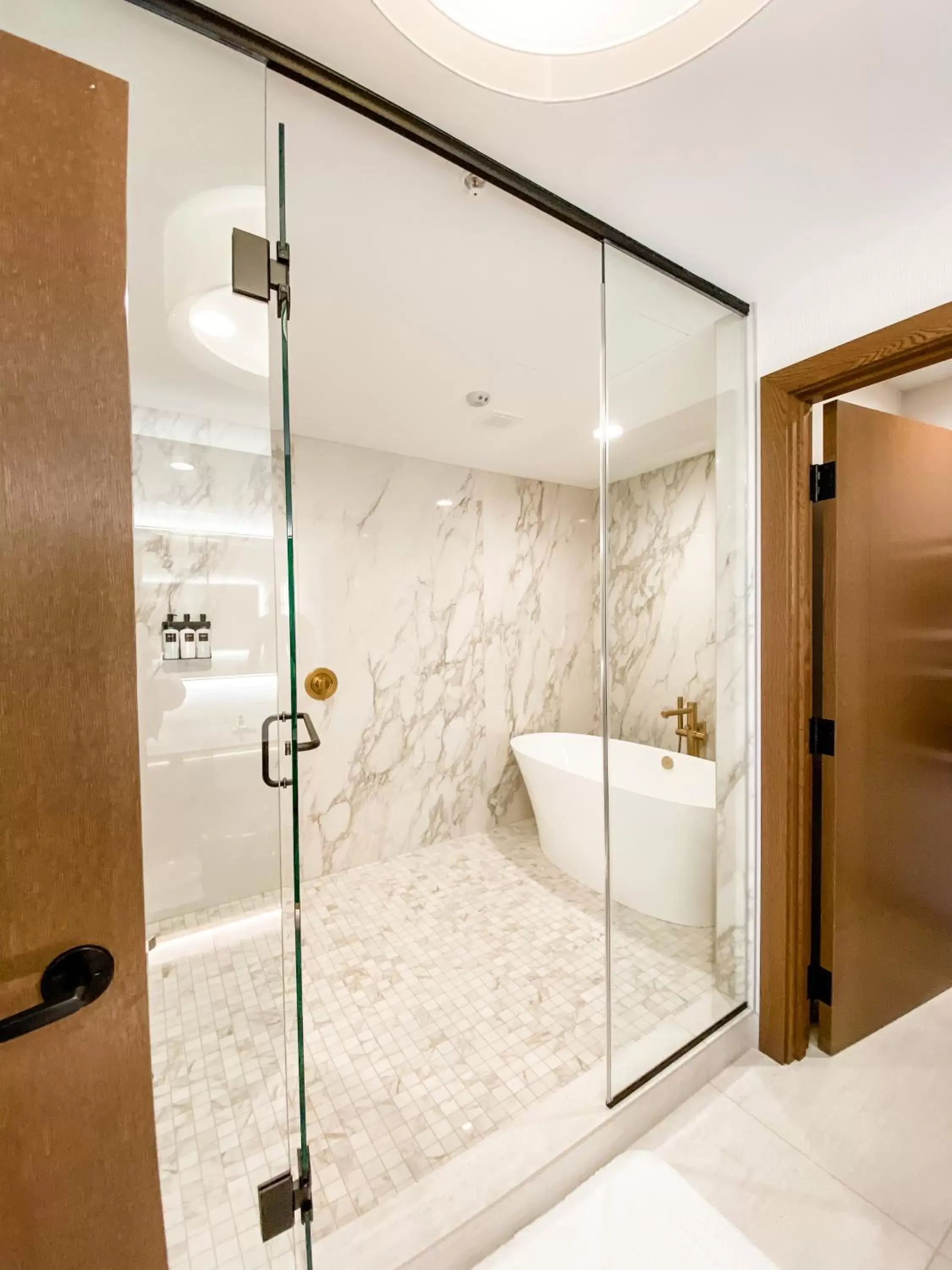 King Suite in Omni Viking Lakes King Suite in Omni Viking Lakes