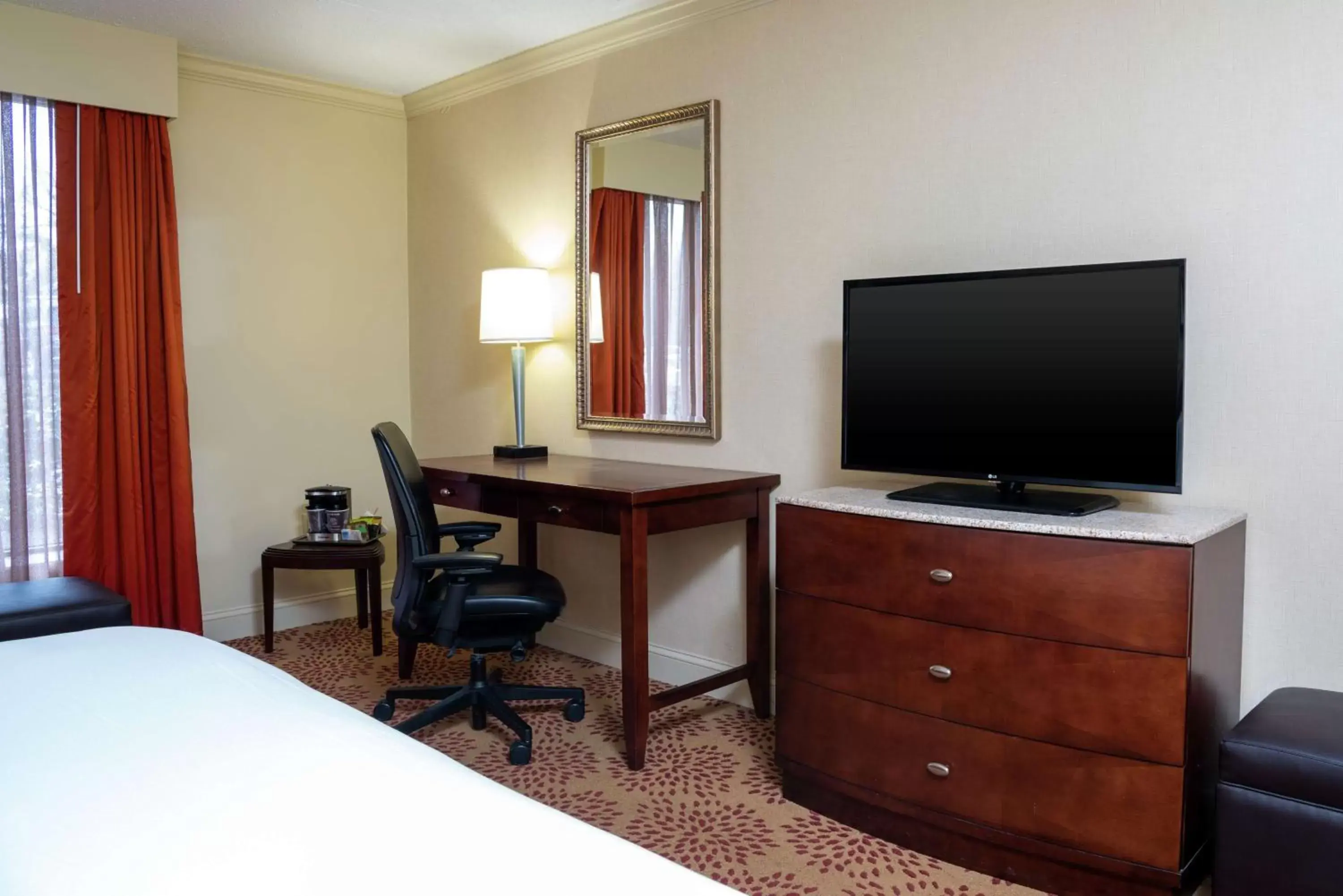 King Room in DoubleTree by Hilton Hotel Grand Rapids Airport King Room in DoubleTree by Hilton Hotel Grand Rapids Airport