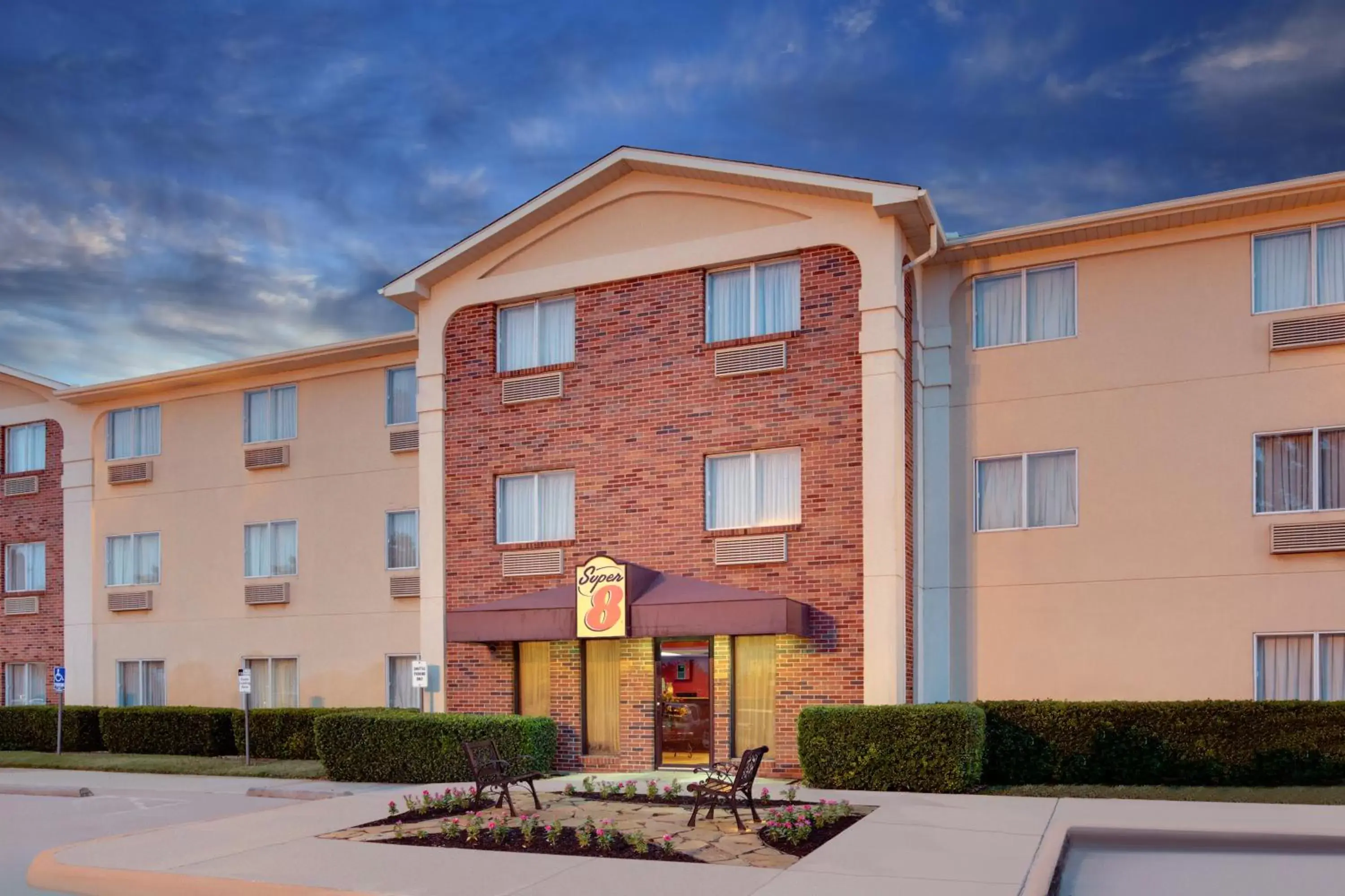 Super 8 by Wyndham Grapevine/DFW Airport Northwest Super 8 by Wyndham Grapevine/DFW Airport Northwest