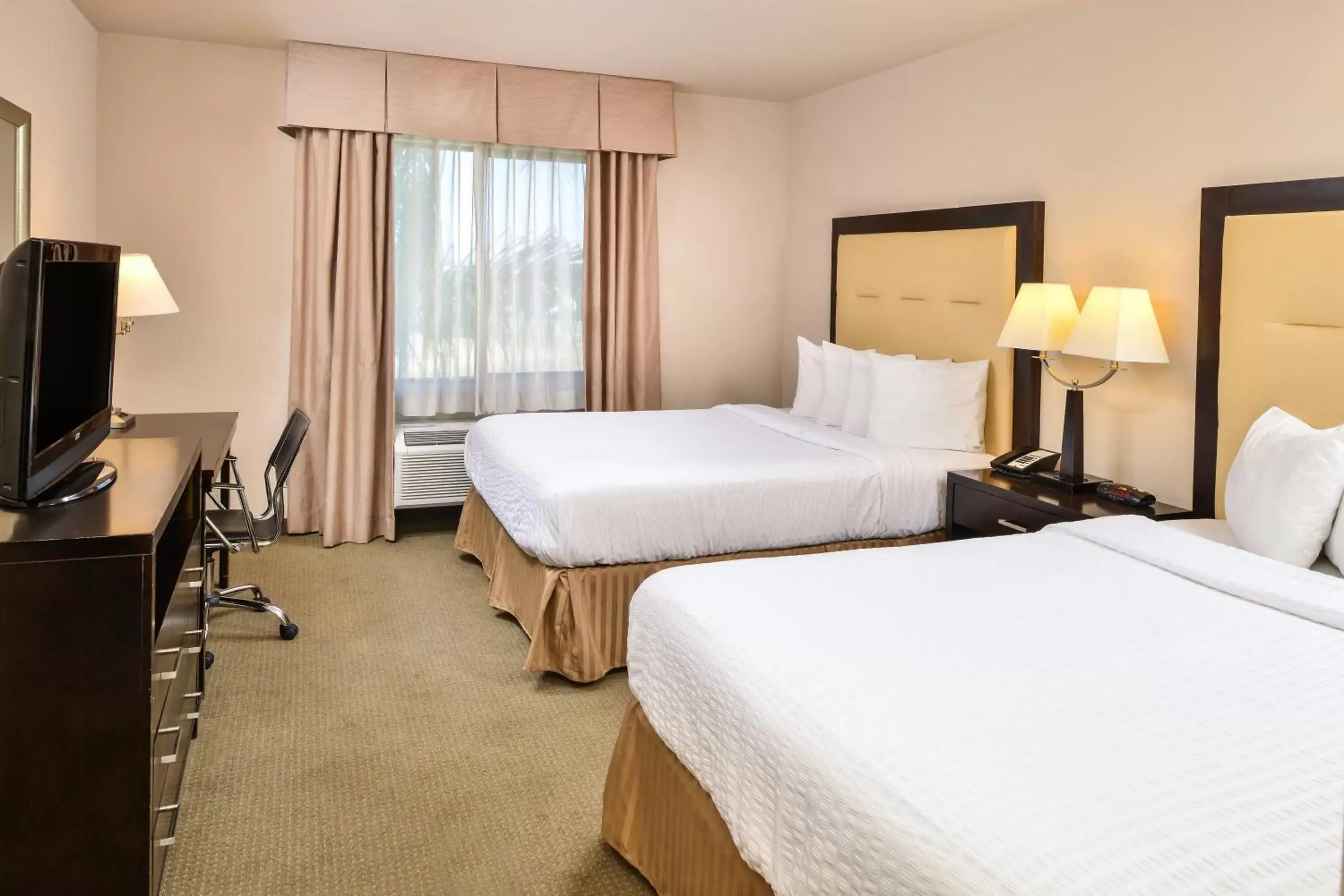 Queen Room with Two Queen Beds in Hotel Chino Hills Queen Room with Two Queen Beds in Hotel Chino Hills