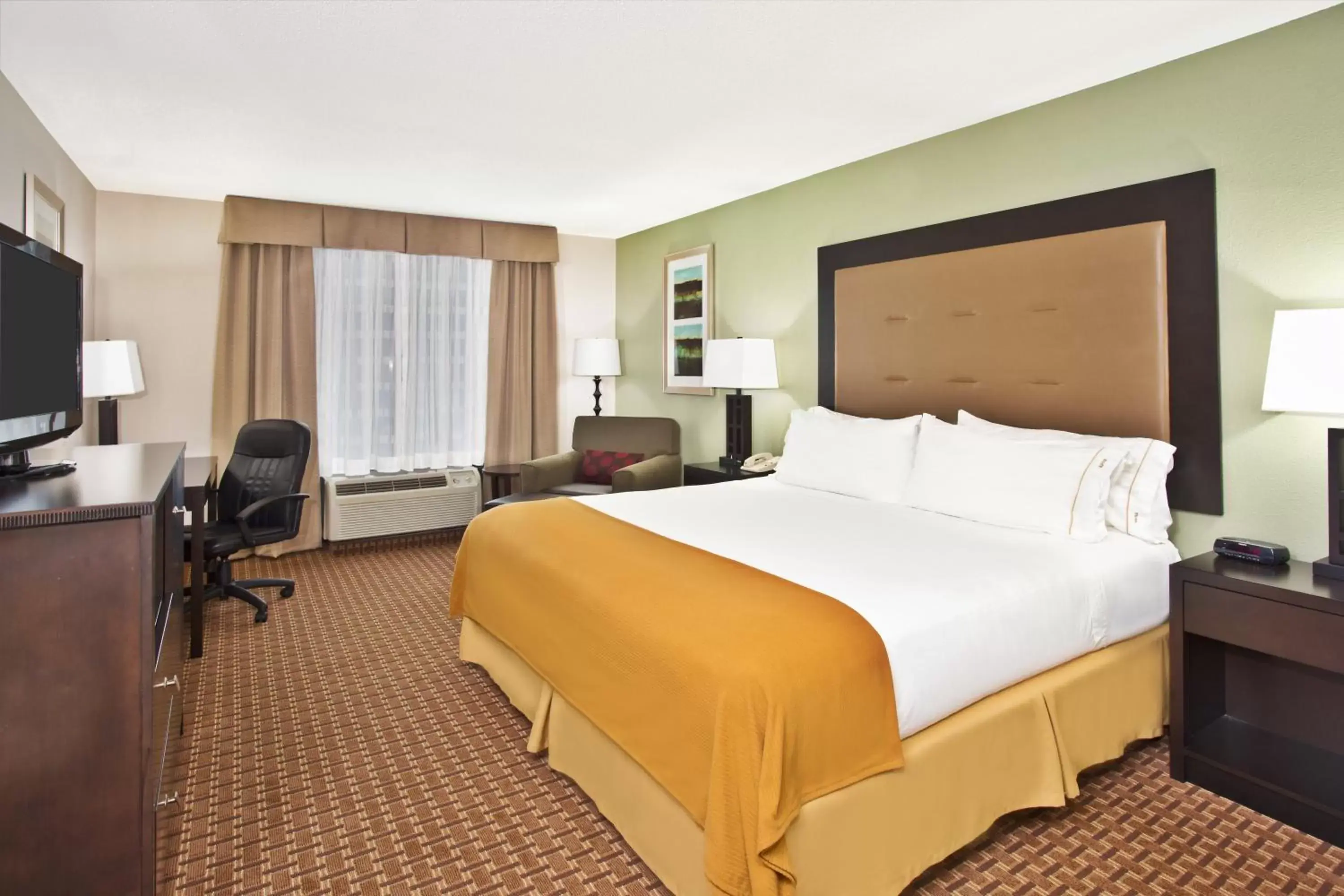 Standard King Room in Holiday Inn Express Hotel and Suites Harrington - Dover Area by IHG Standard King Room in Holiday Inn Express Hotel and Suites Harrington - Dover Area by IHG