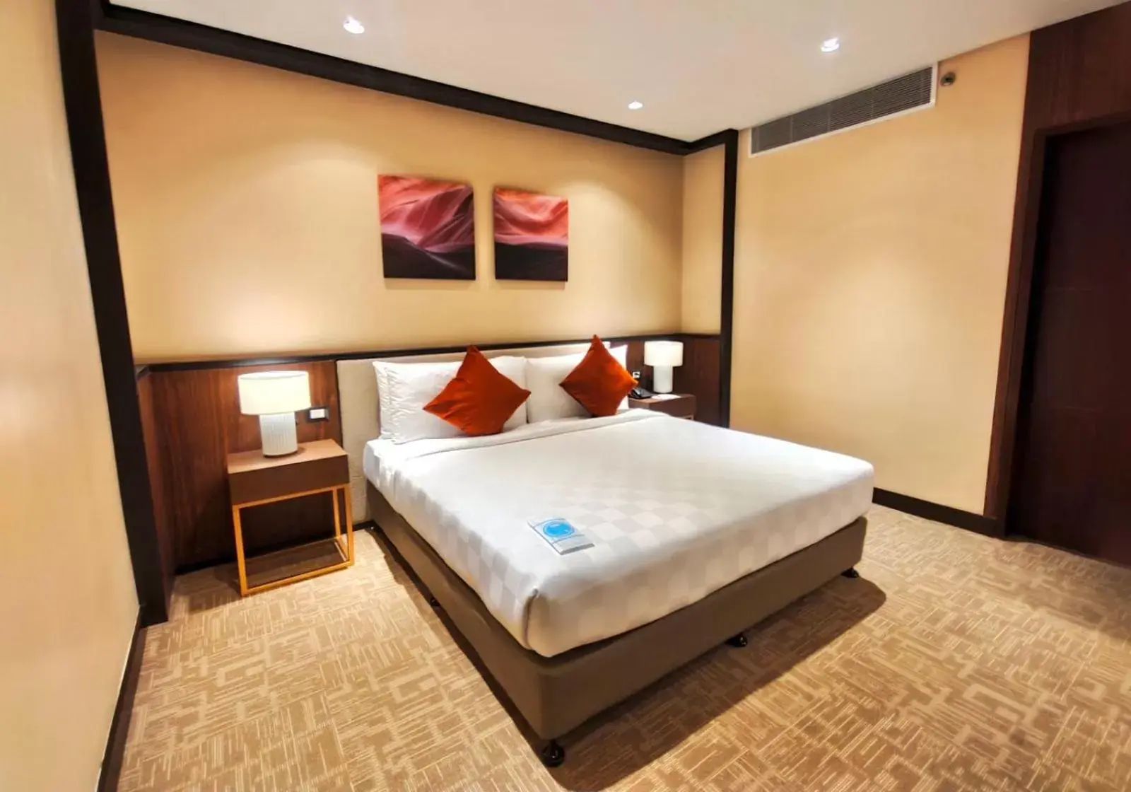 One-Bedroom Suite in Grand Summit Hotel General Santos One-Bedroom Suite in Grand Summit Hotel General Santos