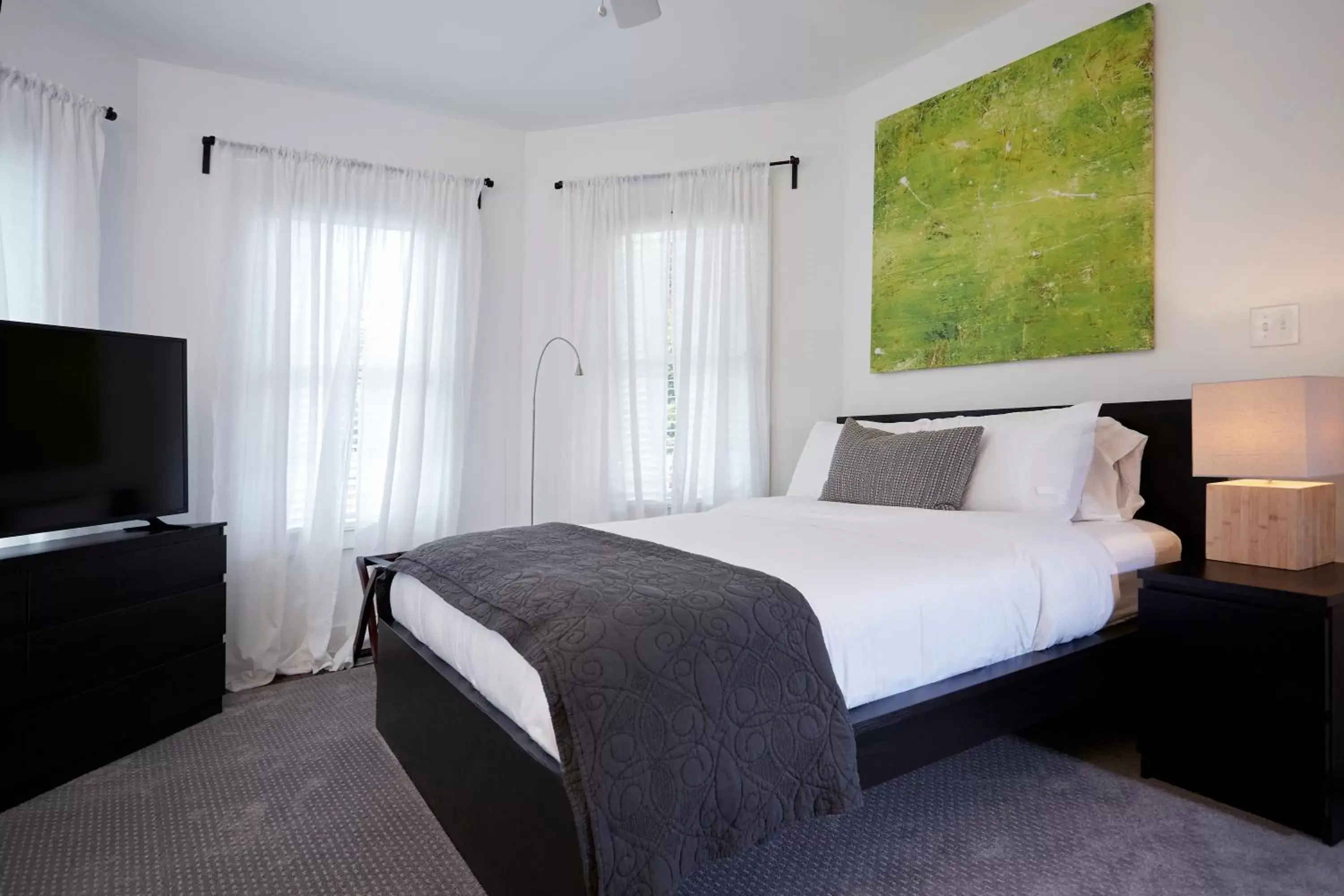 Standard Queen Room in Station Inn Pawling Standard Queen Room in Station Inn Pawling