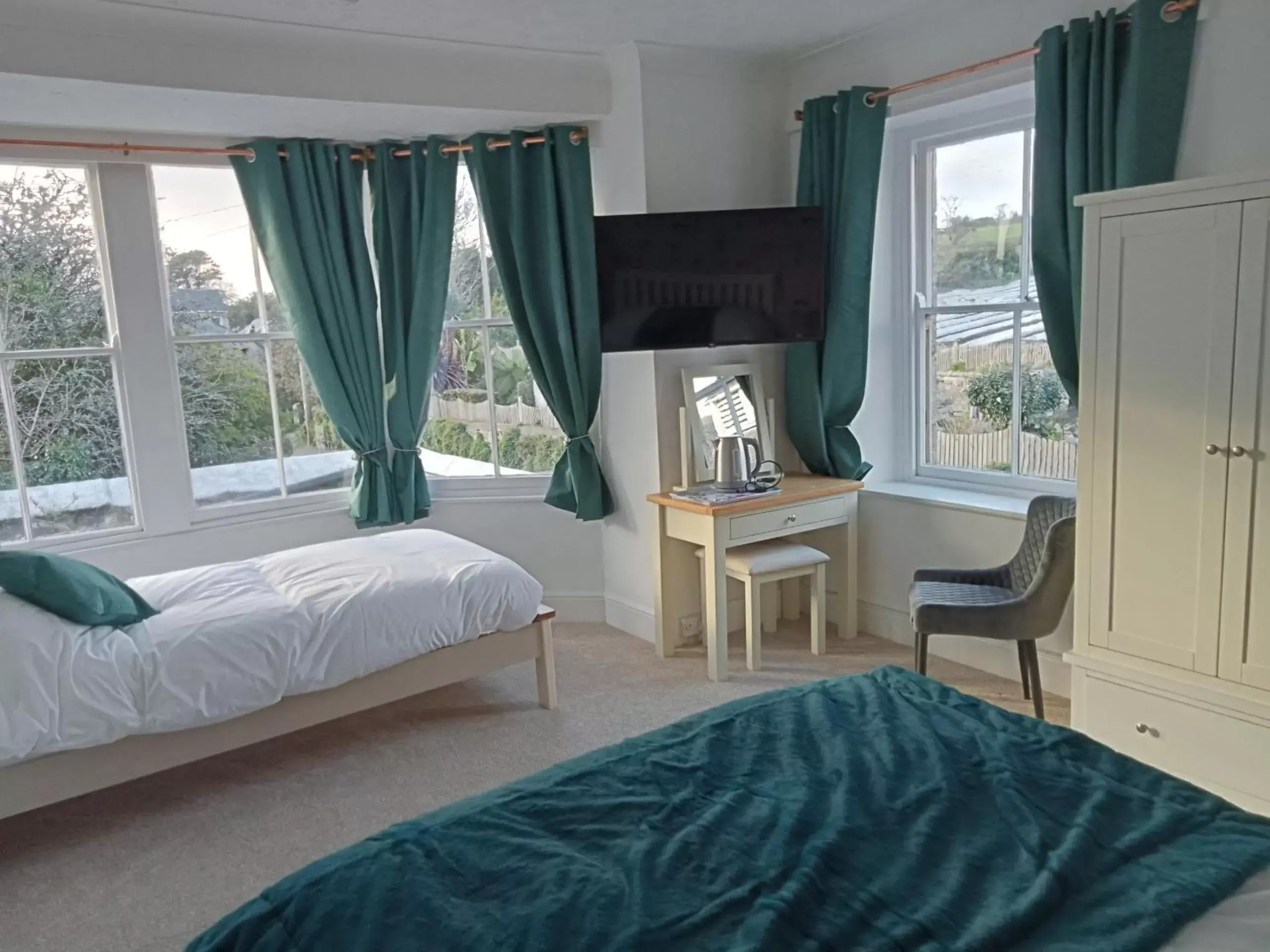 Family Room with Bath in The Coldstreamer Inn Family Room with Bath in The Coldstreamer Inn