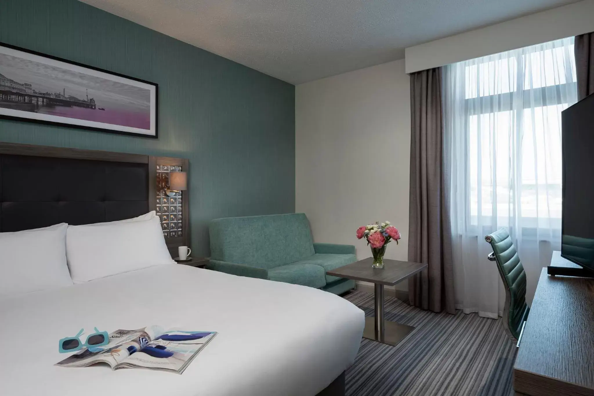 Standard Double Room with Sofa Bed (2 Adults + 2 Children) in Leonardo Hotel Brighton - Formerly Jurys Inn Standard Double Room with Sofa Bed (2 Adults + 2 Children) in Leonardo Hotel Brighton - Formerly Jurys Inn