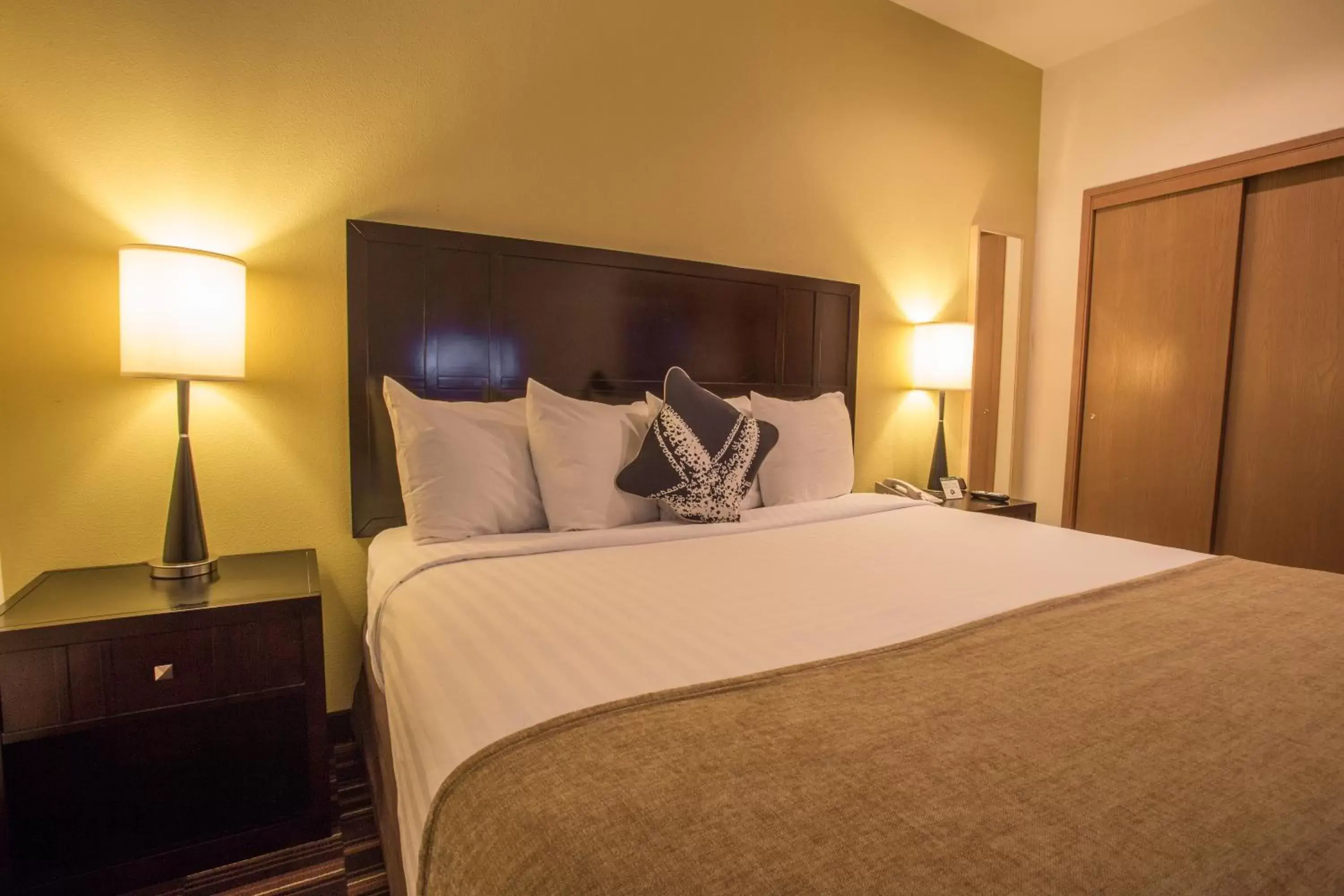 Executive Suite in Inn at Wecoma Executive Suite in Inn at Wecoma