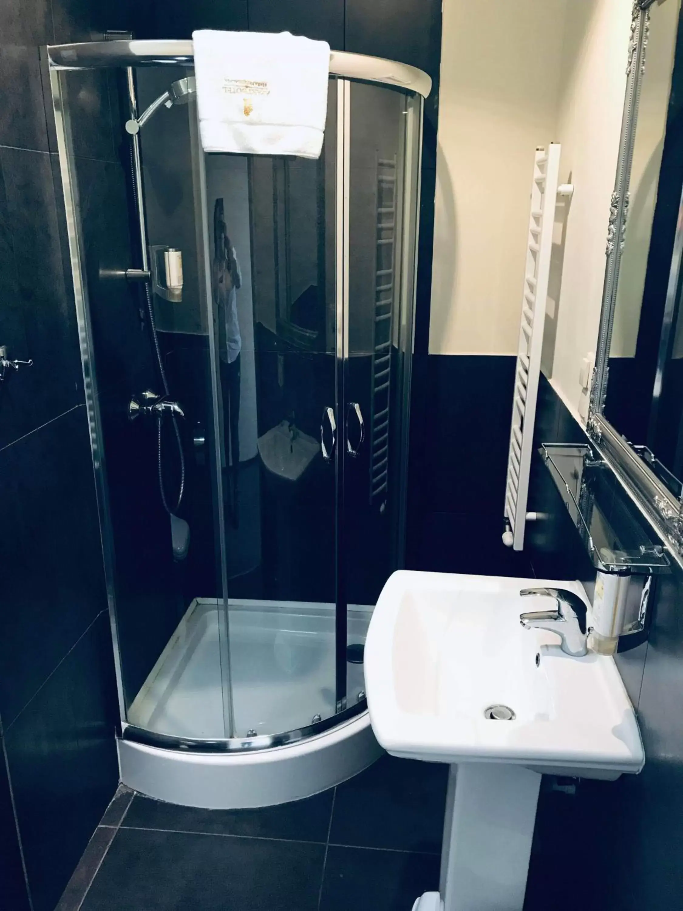 Standard Double or Twin Room in Aparthotel Stara Przędzalnia Standard Double or Twin Room in Aparthotel Stara Przędzalnia