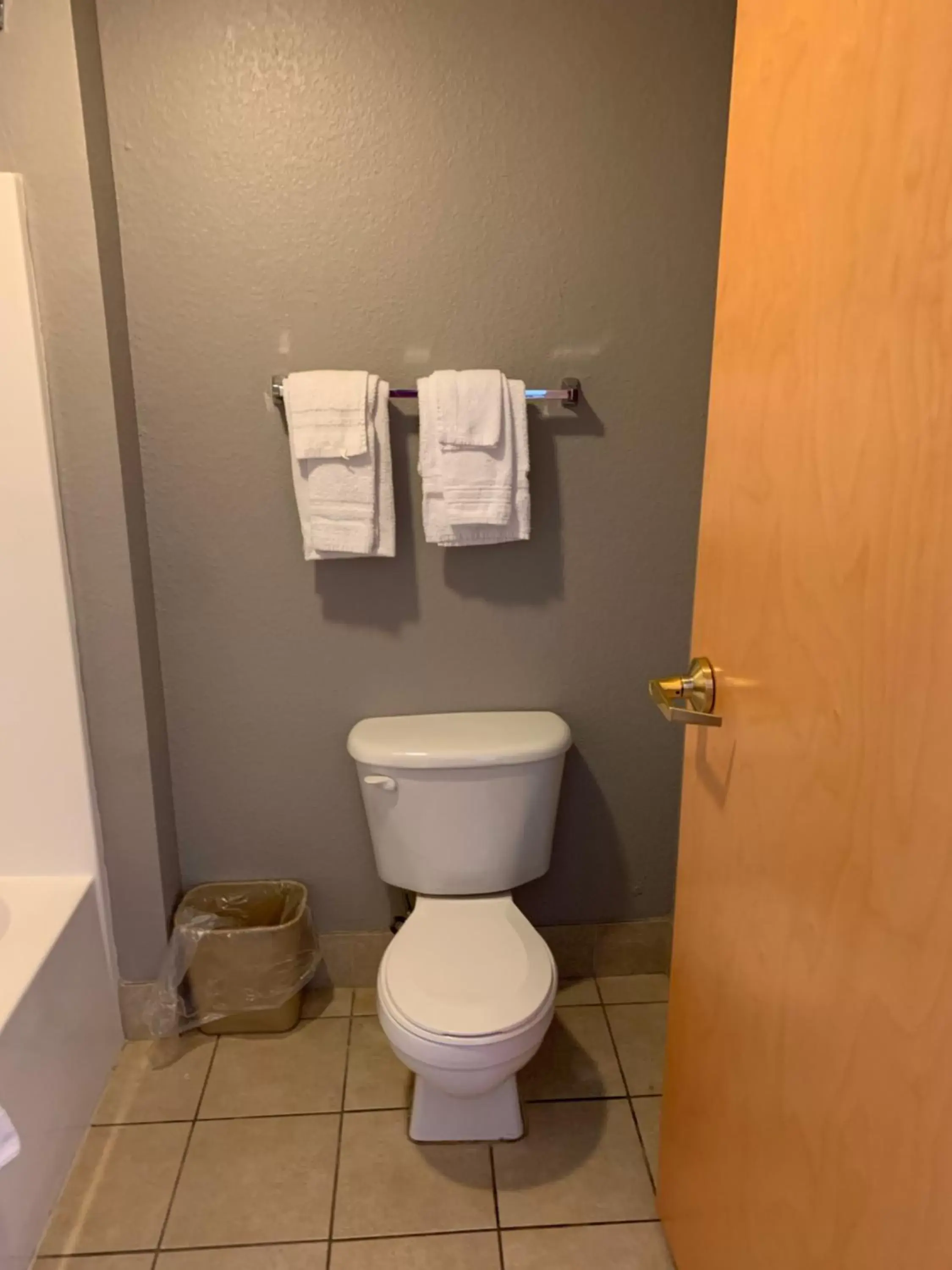 Quadruple Room - Smoking in Quality Inn & Suites Biloxi - Ocean Springs Quadruple Room - Smoking in Quality Inn & Suites Biloxi - Ocean Springs