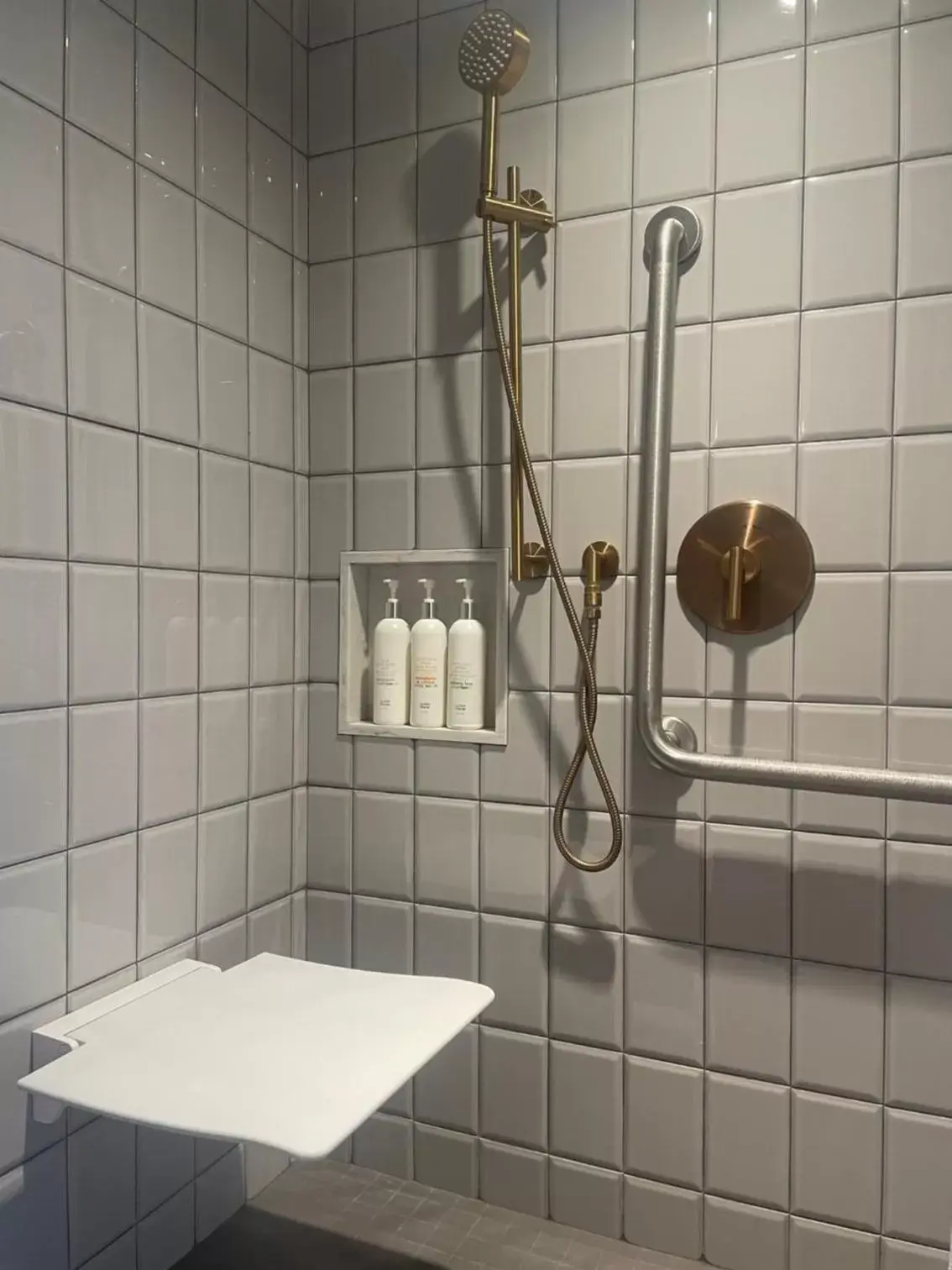 King Room with Mobility Accessible Roll-In Shower - Non-Smoking in Kimpton Saint George Hotel by IHG King Room with Mobility Accessible Roll-In Shower - Non-Smoking in Kimpton Saint George Hotel by IHG