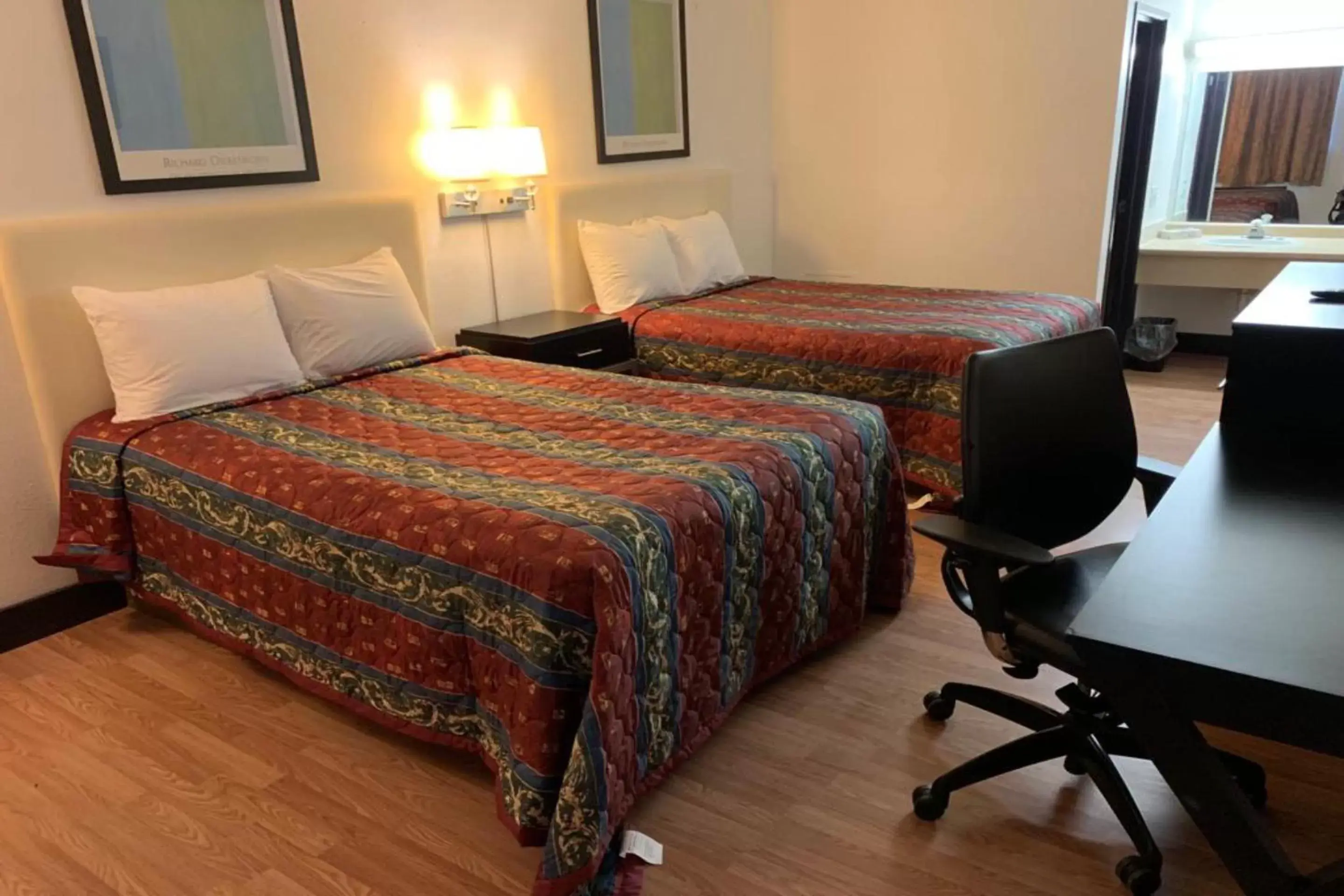 Queen Room with Two Queen Beds in Economy Inn of Holland Queen Room with Two Queen Beds in Economy Inn of Holland