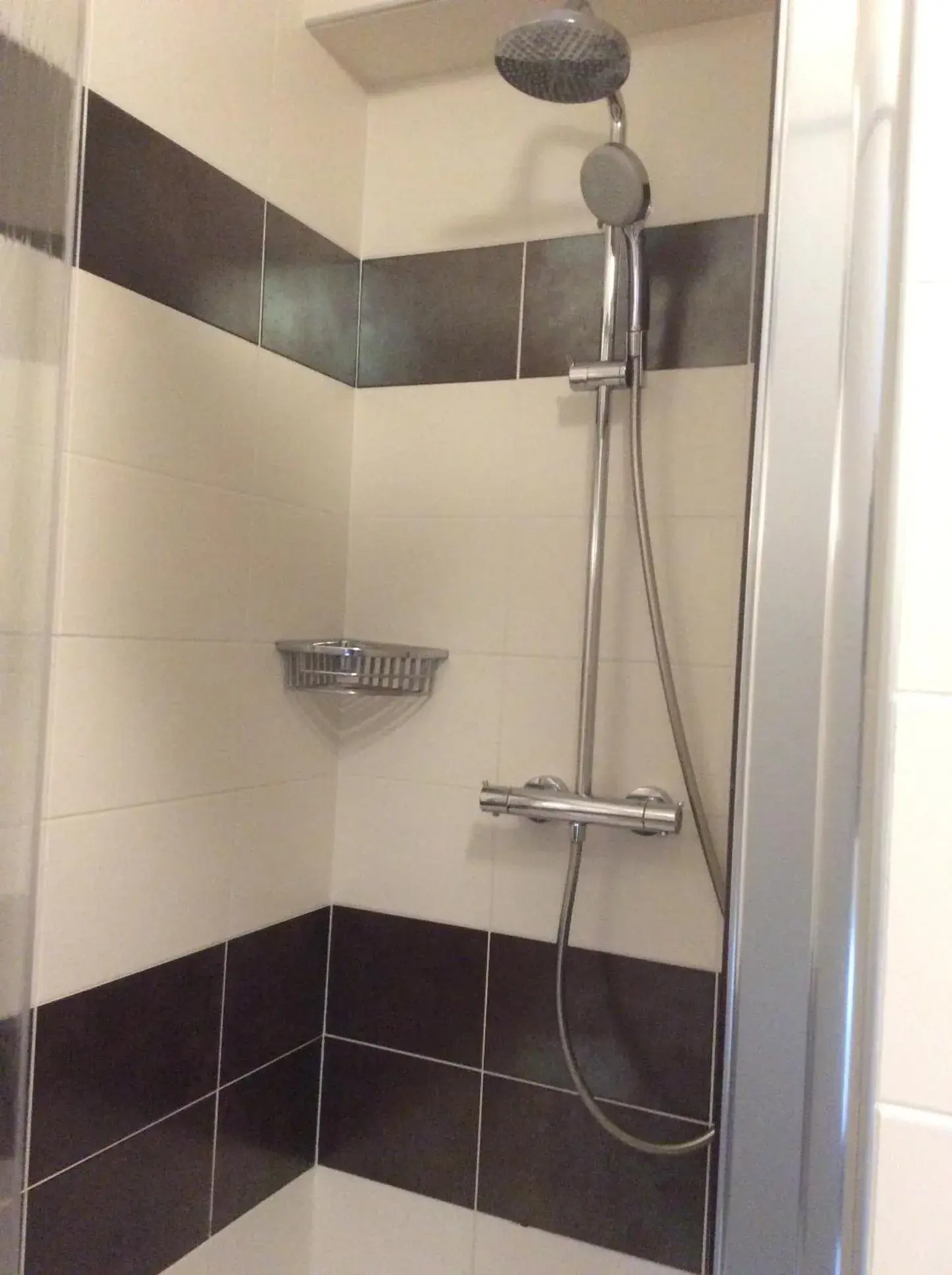 Comfort Double Room in Logis Hotels- Auberge de la Tour - Hôtel et restaurant Comfort Double Room in Logis Hotels- Auberge de la Tour - Hôtel et restaurant