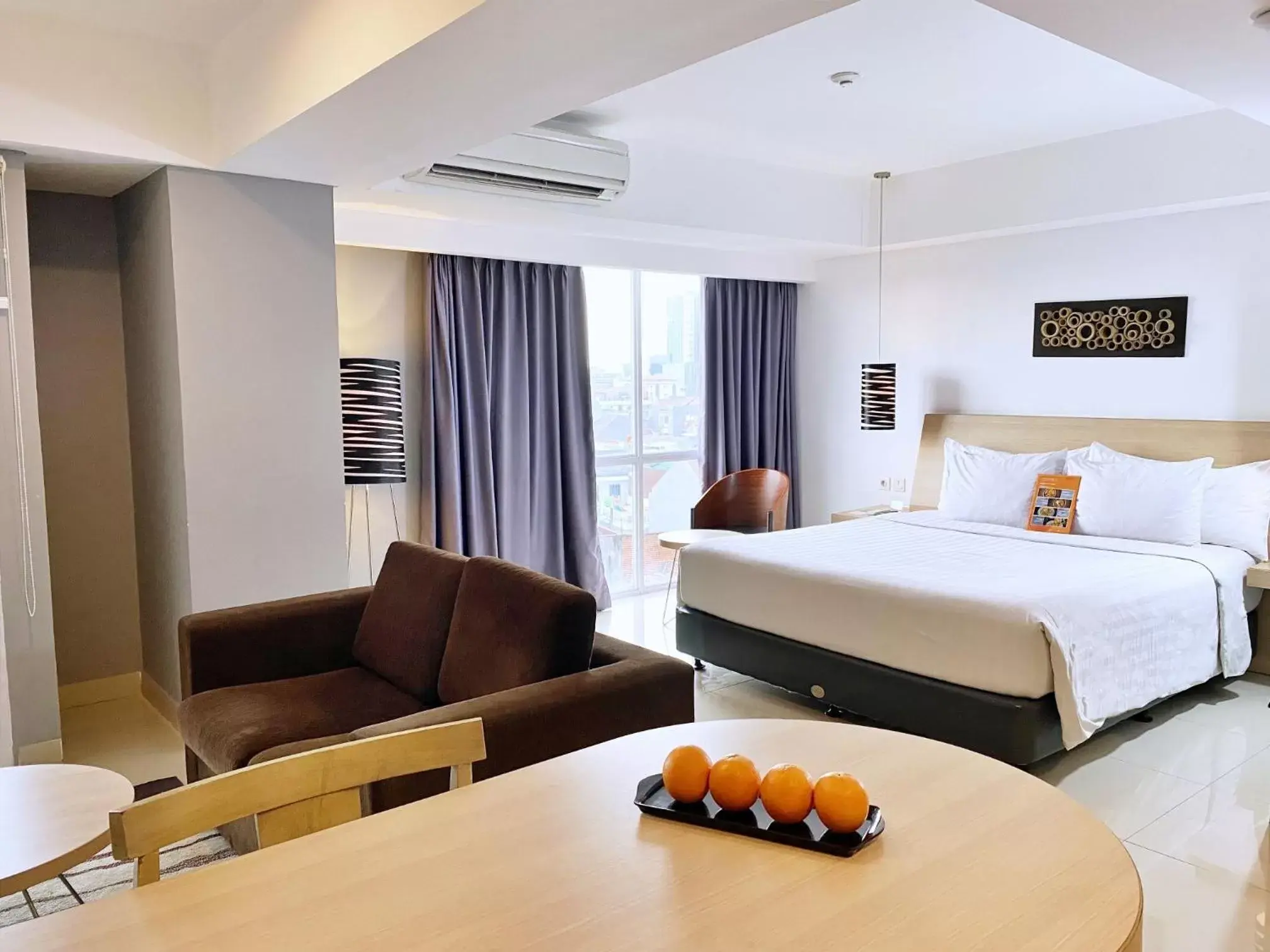 Junior Suite in Harper MT Haryono by ASTON Junior Suite in Harper MT Haryono by ASTON